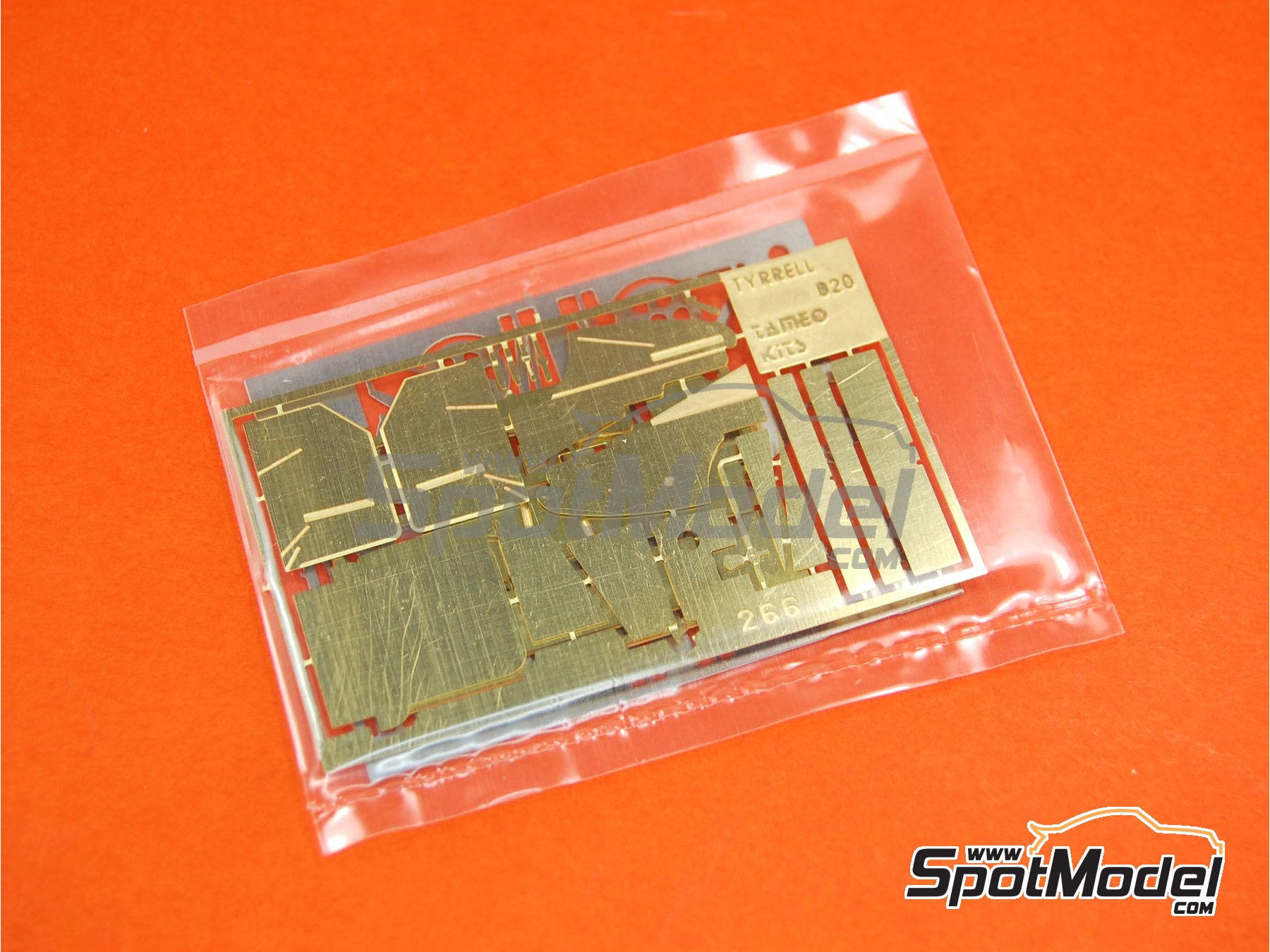 Image 8: Tyrrell Honda 020 Equipo Tyrrell Racing patrocinado por Braun Epson - Gran Premio de F&oacute;rmula 1 de Jap&oacute;n 1991 | Maqueta de coche en escala&nbsp;1/43 fabricado por Tameo Kits (ref.&nbsp;TMK151)