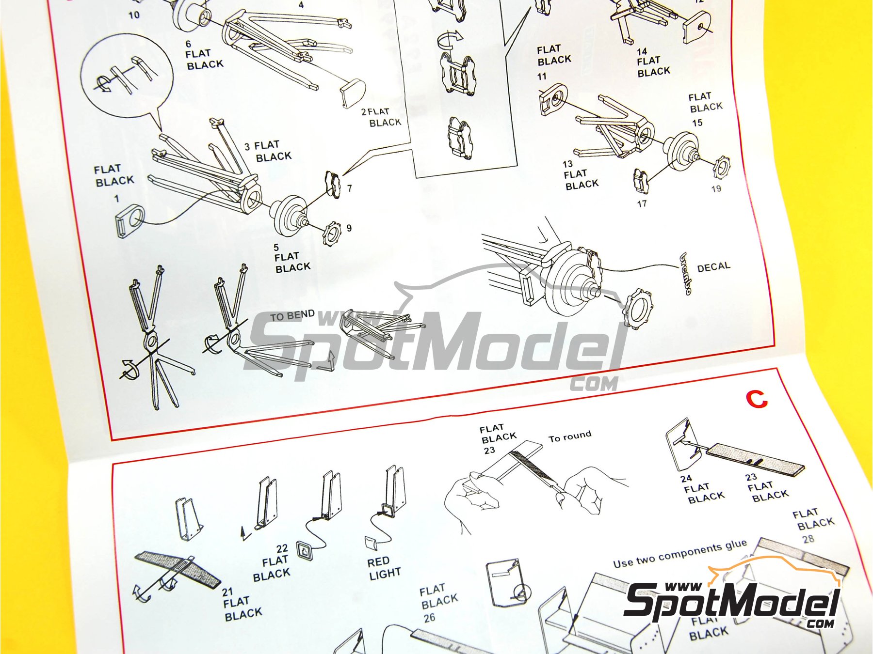 Image 2: Ferrari F92A Scuderia Ferrari Team sponsored by Marlboro - South African Formula 1 Grand Prix 1992 | Car scale model kit in 1/43 scale manufactured by Tameo Kits (ref.&nbsp;TMK152)