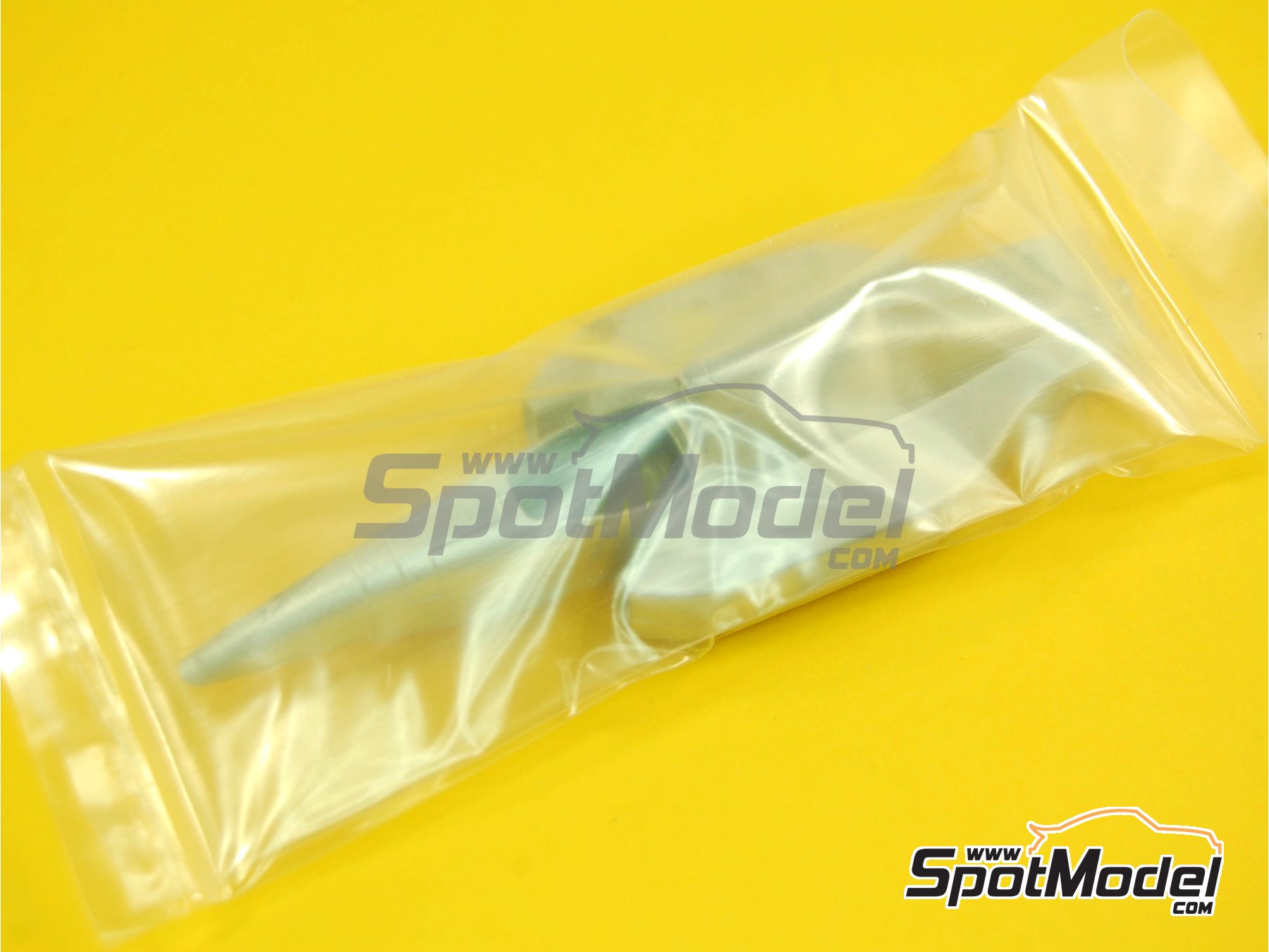 Image 4: Ferrari F92A Scuderia Ferrari Team sponsored by Marlboro - South African Formula 1 Grand Prix 1992 | Car scale model kit in 1/43 scale manufactured by Tameo Kits (ref.&nbsp;TMK152)