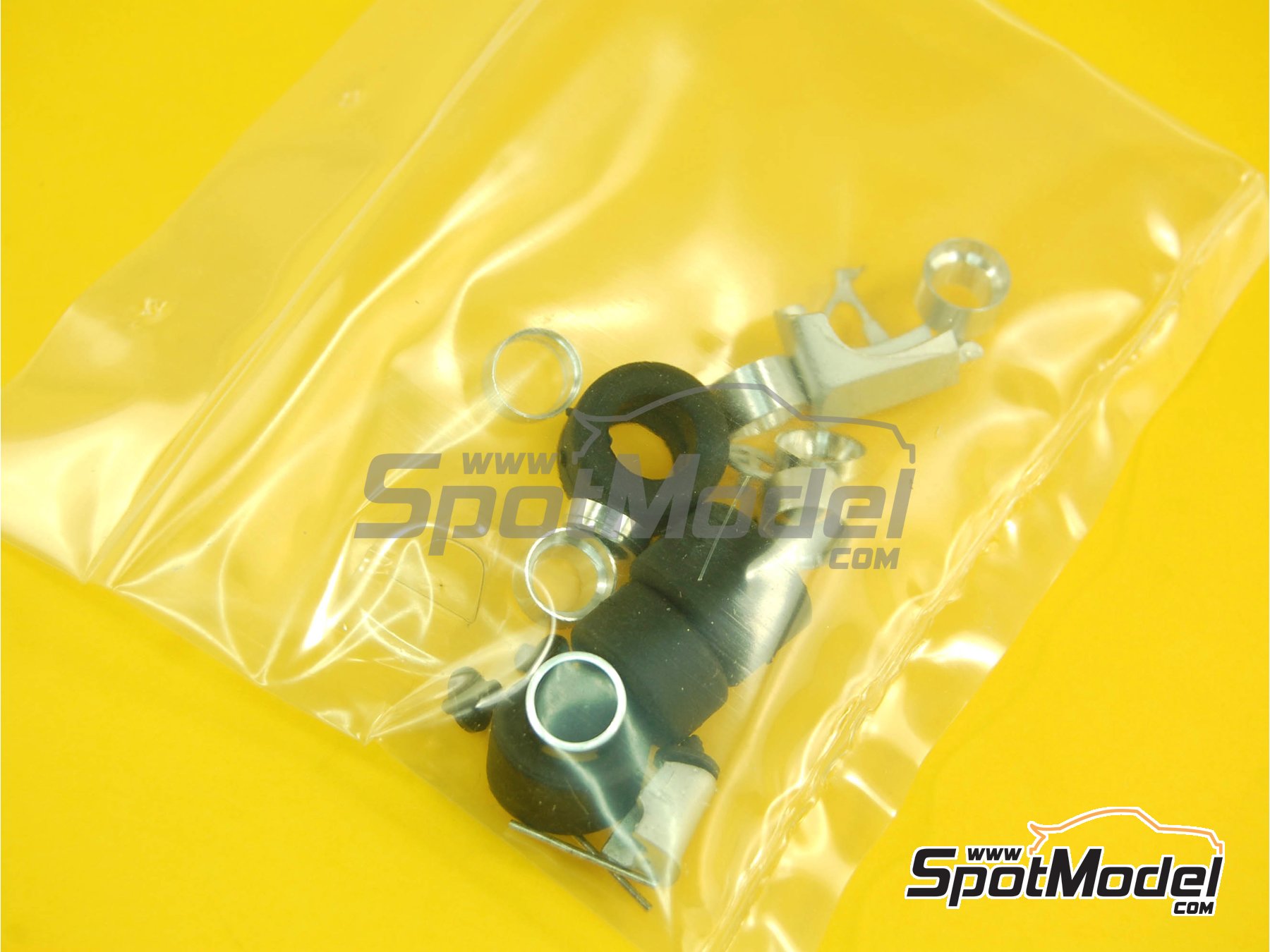 Image 5: Ferrari F92A Scuderia Ferrari Team sponsored by Marlboro - South African Formula 1 Grand Prix 1992 | Car scale model kit in 1/43 scale manufactured by Tameo Kits (ref.&nbsp;TMK152)