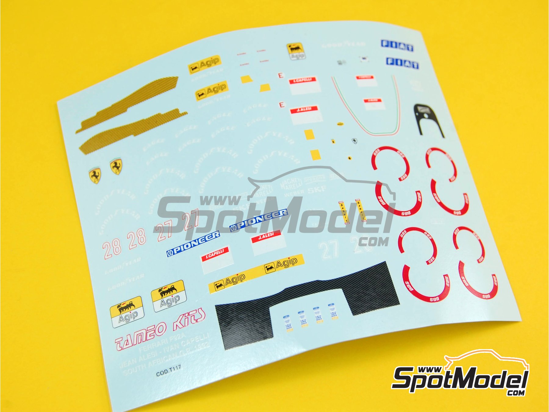 Image 8: Ferrari F92A Scuderia Ferrari Team sponsored by Marlboro - South African Formula 1 Grand Prix 1992 | Car scale model kit in 1/43 scale manufactured by Tameo Kits (ref.&nbsp;TMK152)