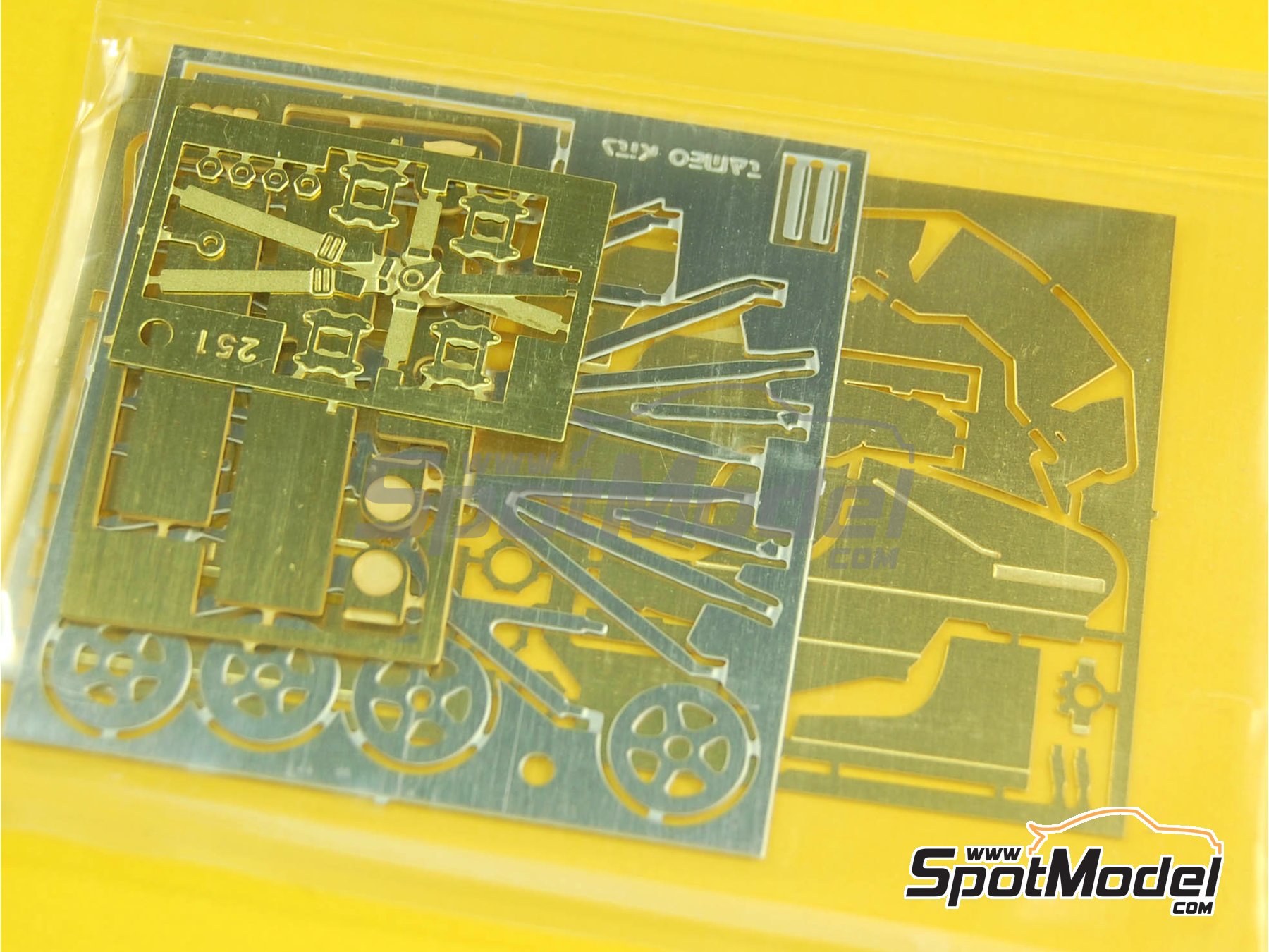 Image 7: McLaren Honda MP4/7 Equipo McLaren Racing Limited patrocinado por Shell - Gran Premio de F&oacute;rmula 1 de Inglaterra 1992 | Maqueta de coche en escala&nbsp;1/43 fabricado por Tameo Kits (ref.&nbsp;TMK158)