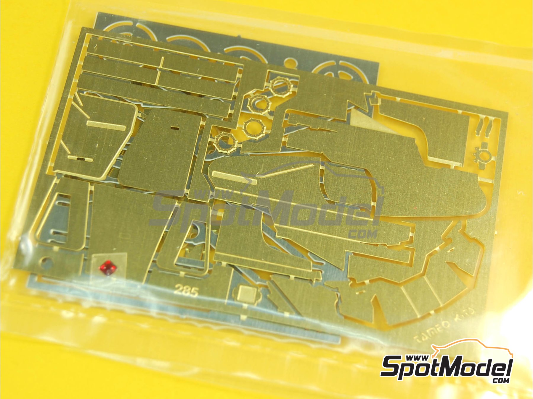 Image 8: McLaren Honda MP4/7 Equipo McLaren Racing Limited patrocinado por Shell - Gran Premio de F&oacute;rmula 1 de Inglaterra 1992 | Maqueta de coche en escala&nbsp;1/43 fabricado por Tameo Kits (ref.&nbsp;TMK158)