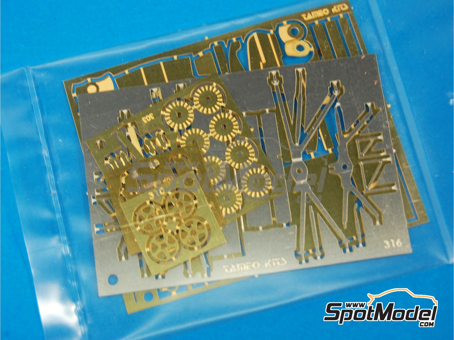 Image 4: McLaren Ford MP4/8 McLaren Racing Limited Team sponsored by Shell - European Formula 1 Grand Prix 1993 | Car scale model kit in 1/43 scale manufactured by Tameo Kits (ref.&nbsp;TMK166)