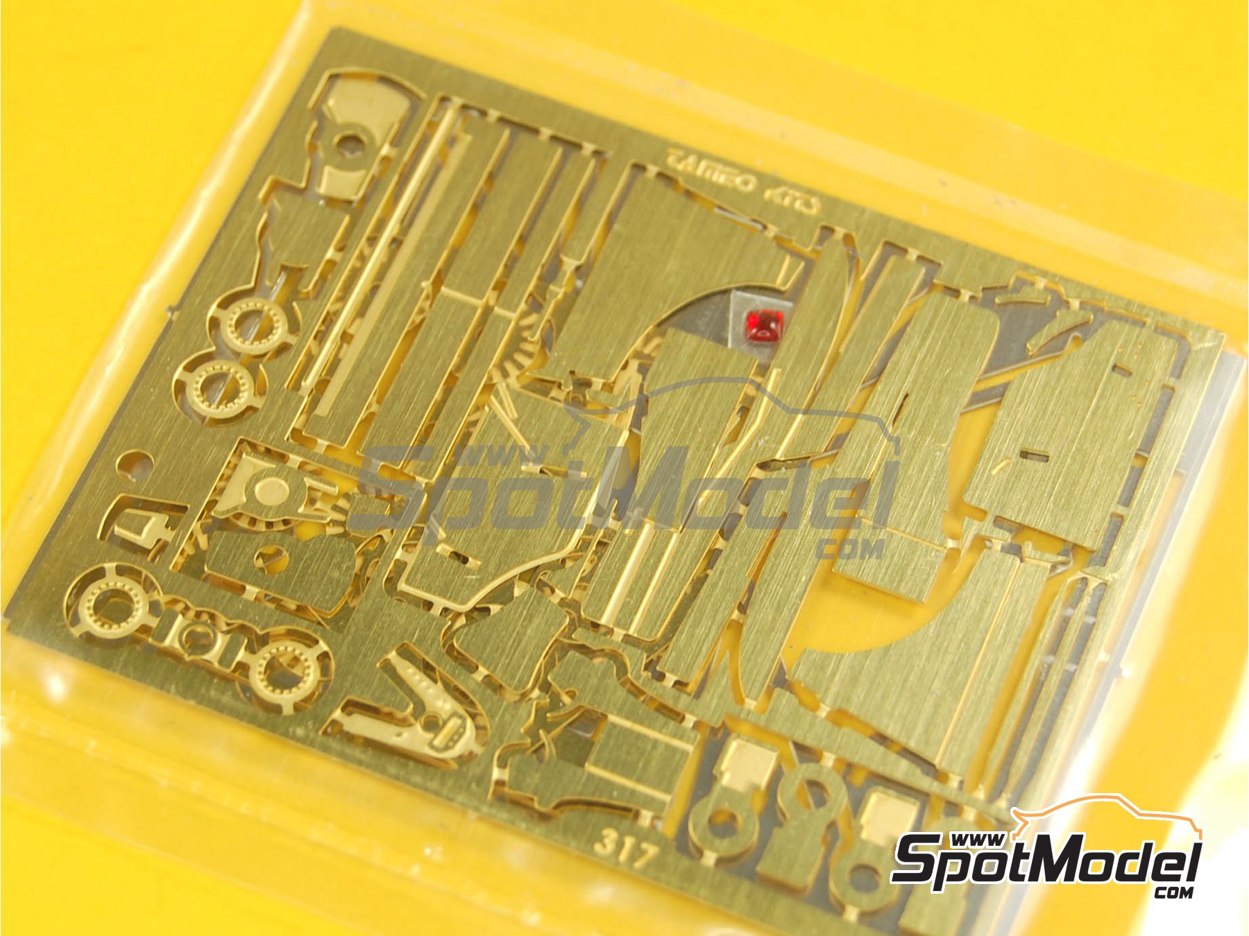 Image 6: Williams Renault FW15c Williams Grand Prix Engineering Team sponsored by Camel - European Formula 1 Grand Prix 1993 | Car scale model kit in 1/43 scale manufactured by Tameo Kits (ref.&nbsp;TMK167)