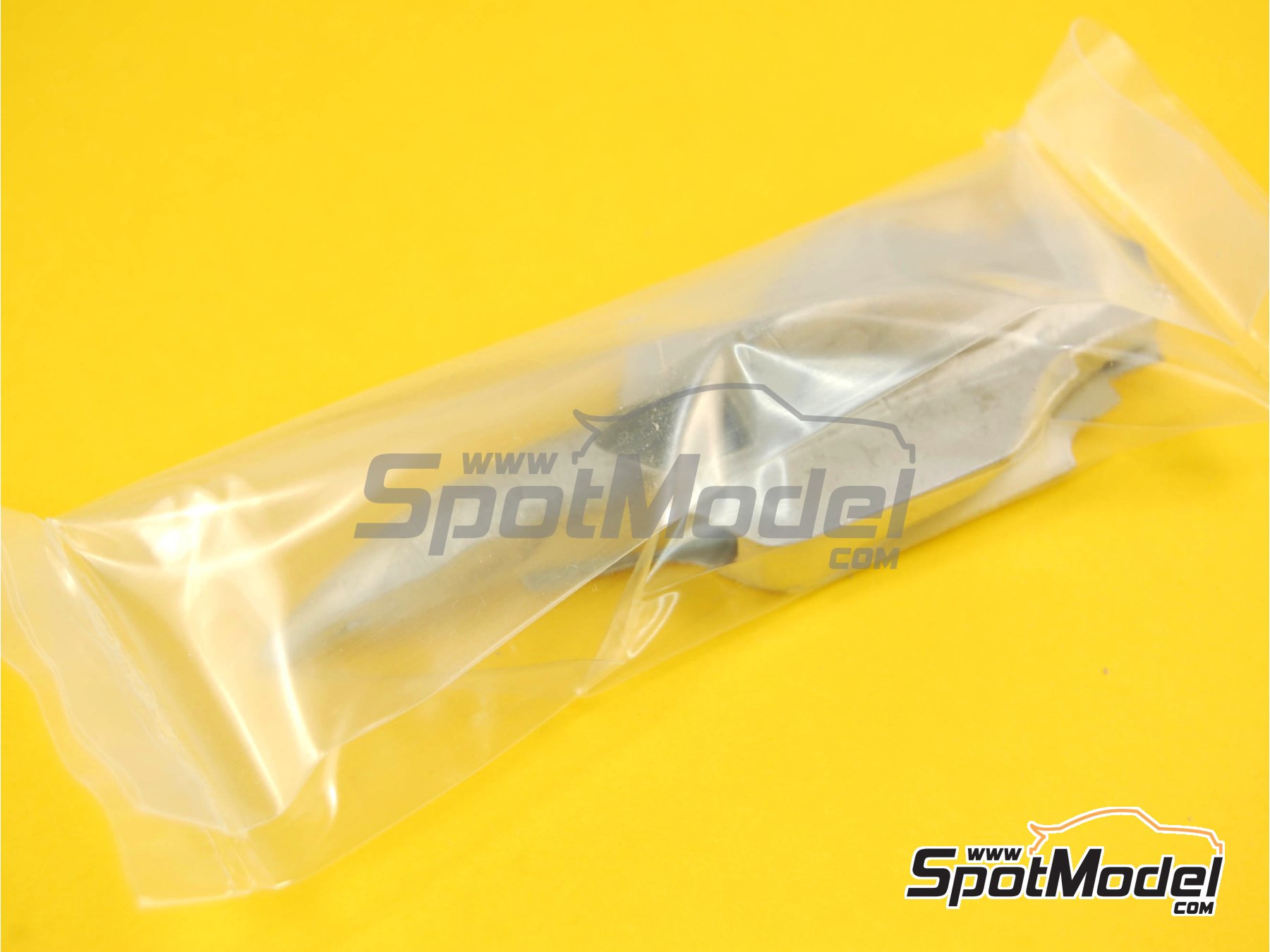 Image 7: Williams Renault FW15c Williams Grand Prix Engineering Team sponsored by Camel - European Formula 1 Grand Prix 1993 | Car scale model kit in 1/43 scale manufactured by Tameo Kits (ref.&nbsp;TMK167)