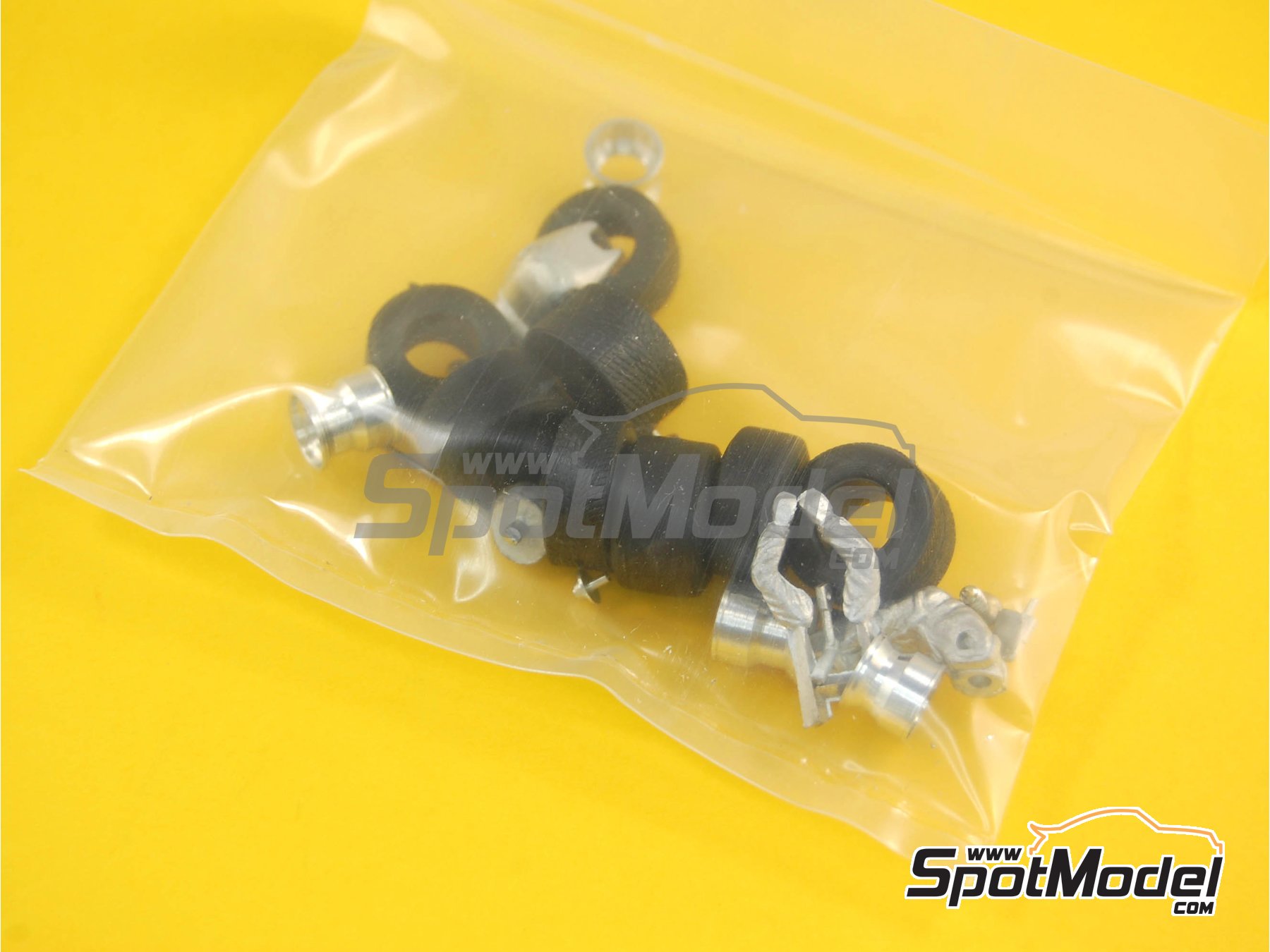 Image 8: Williams Renault FW15c Williams Grand Prix Engineering Team sponsored by Camel - European Formula 1 Grand Prix 1993 | Car scale model kit in 1/43 scale manufactured by Tameo Kits (ref.&nbsp;TMK167)