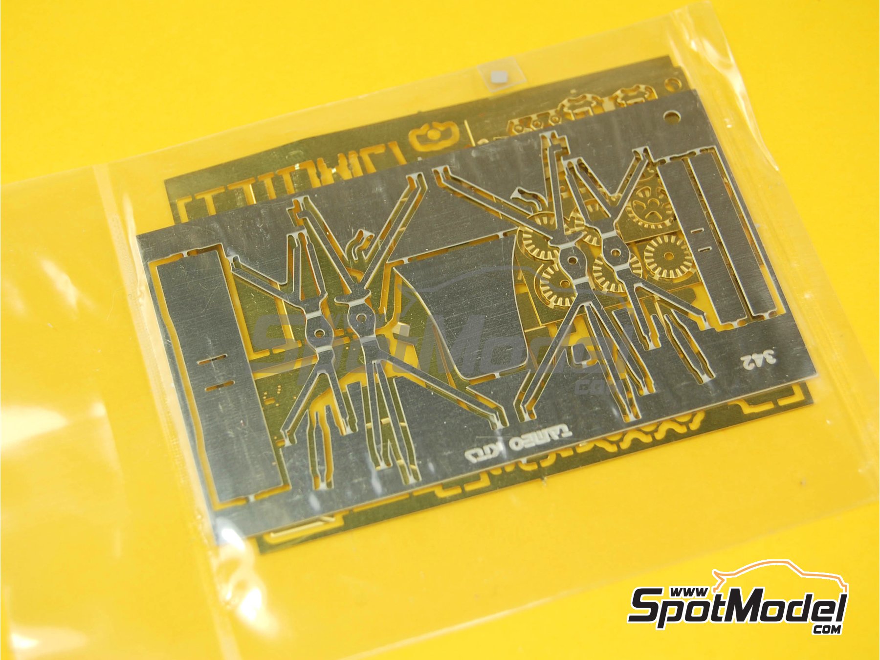 Image 4: Footwork Mugen Fa14 Equipo Footwork patrocinado por Footwork - Gran Premio de F&oacute;rmula 1 de Francia 1993 | Maqueta de coche en escala&nbsp;1/43 fabricado por Tameo Kits (ref.&nbsp;TMK172)