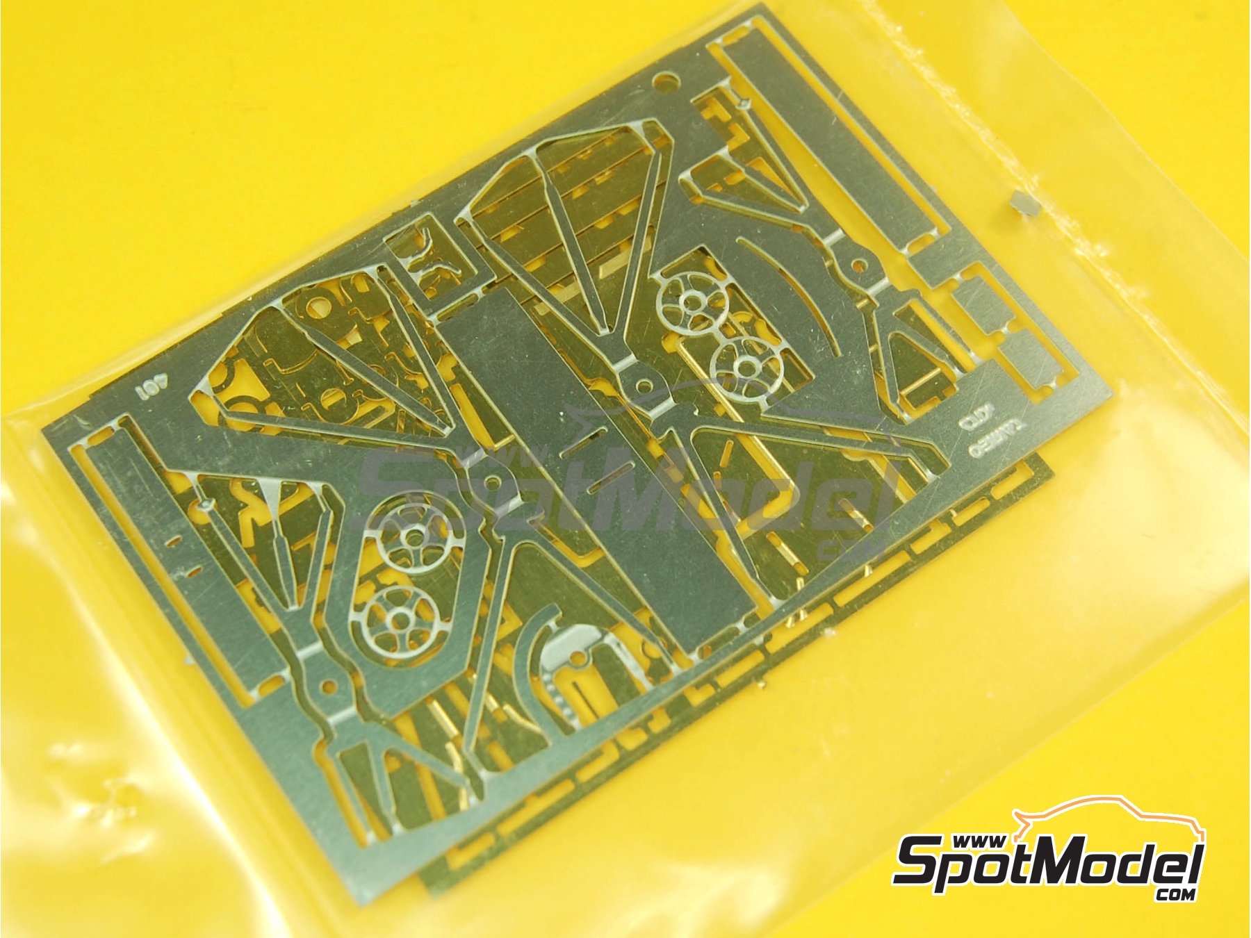 Image 6: Footwork Ford Fa15 Footwork Team sponsored by Mandarina Duck, Matrix Design - Australian Formula 1 Grand Prix 1994 | Car scale model kit in 1/43 scale manufactured by Tameo Kits (ref.&nbsp;TMK184)