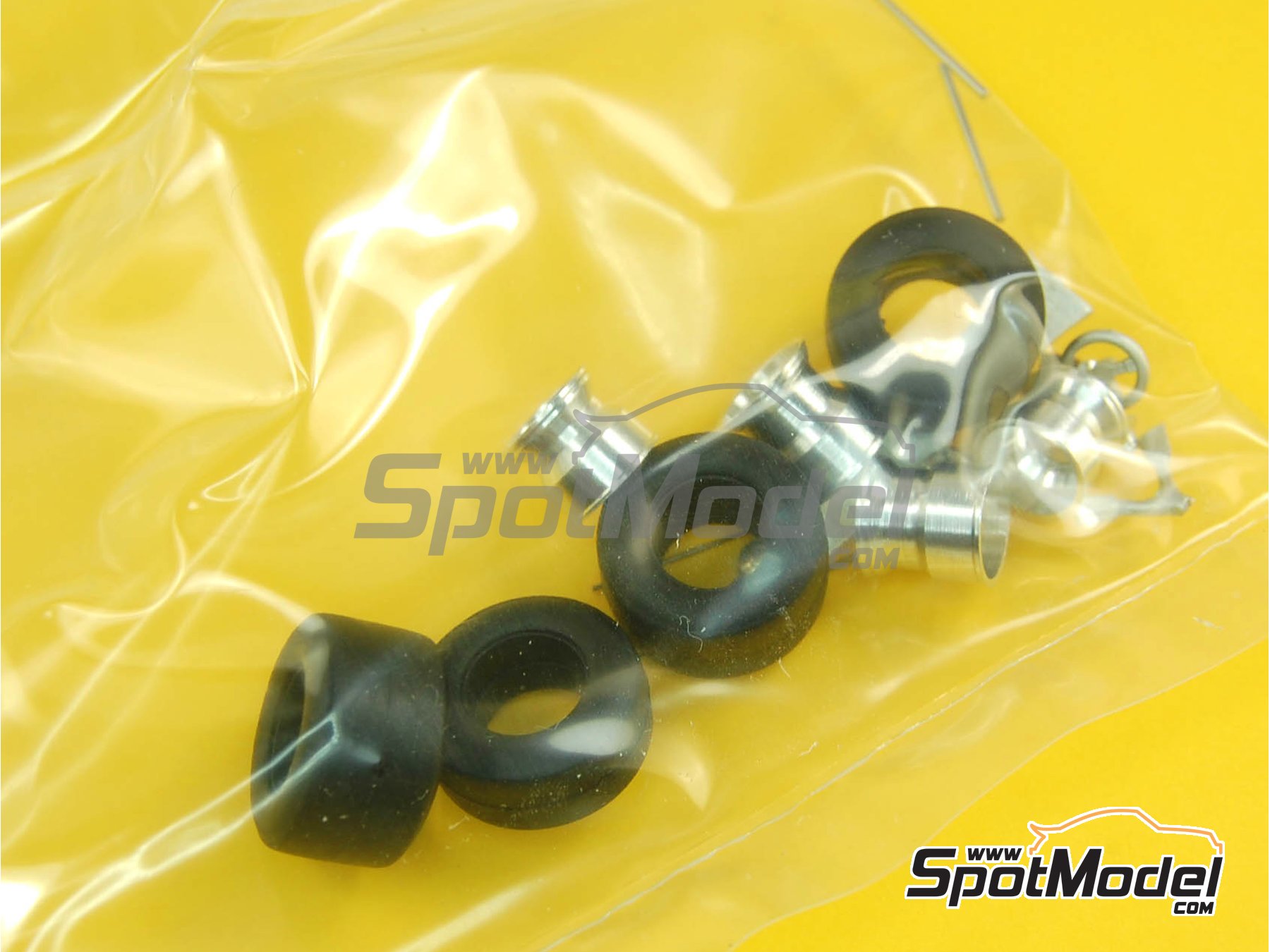 Image 8: Footwork Ford Fa15 Footwork Team sponsored by Mandarina Duck, Matrix Design - Australian Formula 1 Grand Prix 1994 | Car scale model kit in 1/43 scale manufactured by Tameo Kits (ref.&nbsp;TMK184)