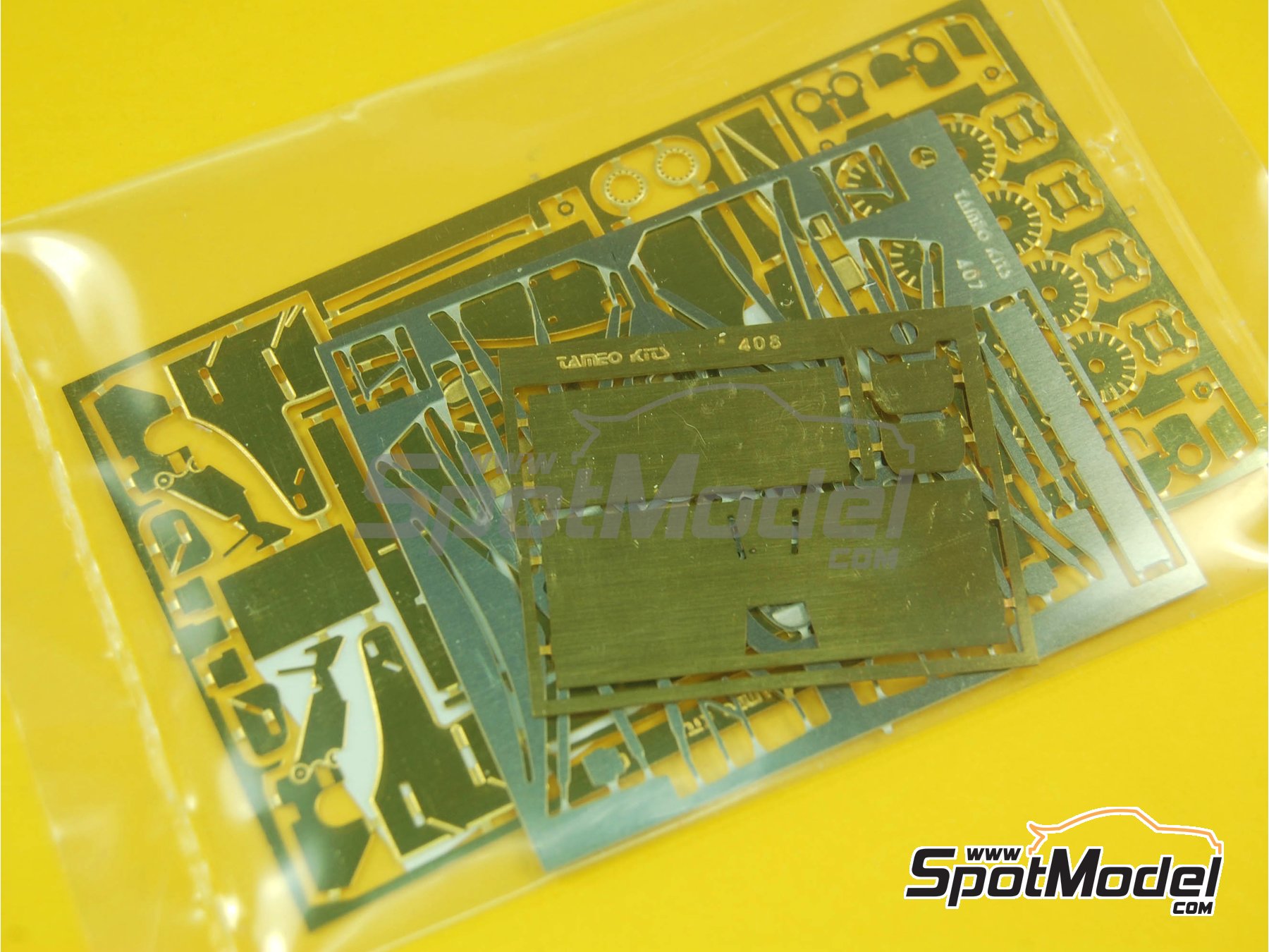 Image 6: McLaren Mercedes MP4/10 Equipo McLaren Racing Limited patrocinado por Marlboro - Gran Premio de F&oacute;rmula 1 de Brasil 1995 | Maqueta de coche en escala&nbsp;1/43 fabricado por Tameo Kits (ref.&nbsp;TMK194)