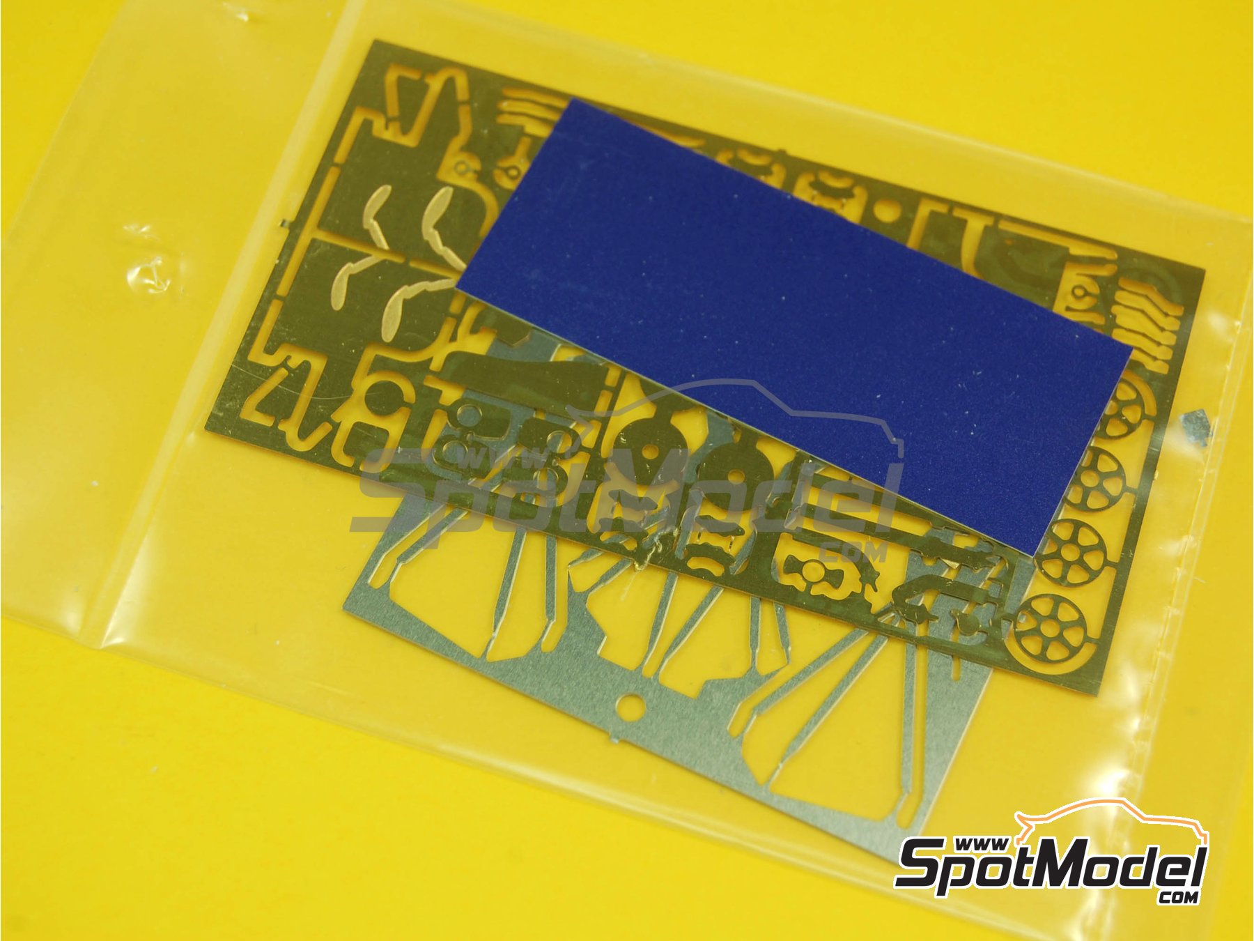 Image 5: Simtek Ford S951 patrocinado por MTV - Gran Premio de F&oacute;rmula 1 de San Marino 1995 | Maqueta de coche en escala&nbsp;1/43 fabricado por Tameo Kits (ref.&nbsp;TMK197)