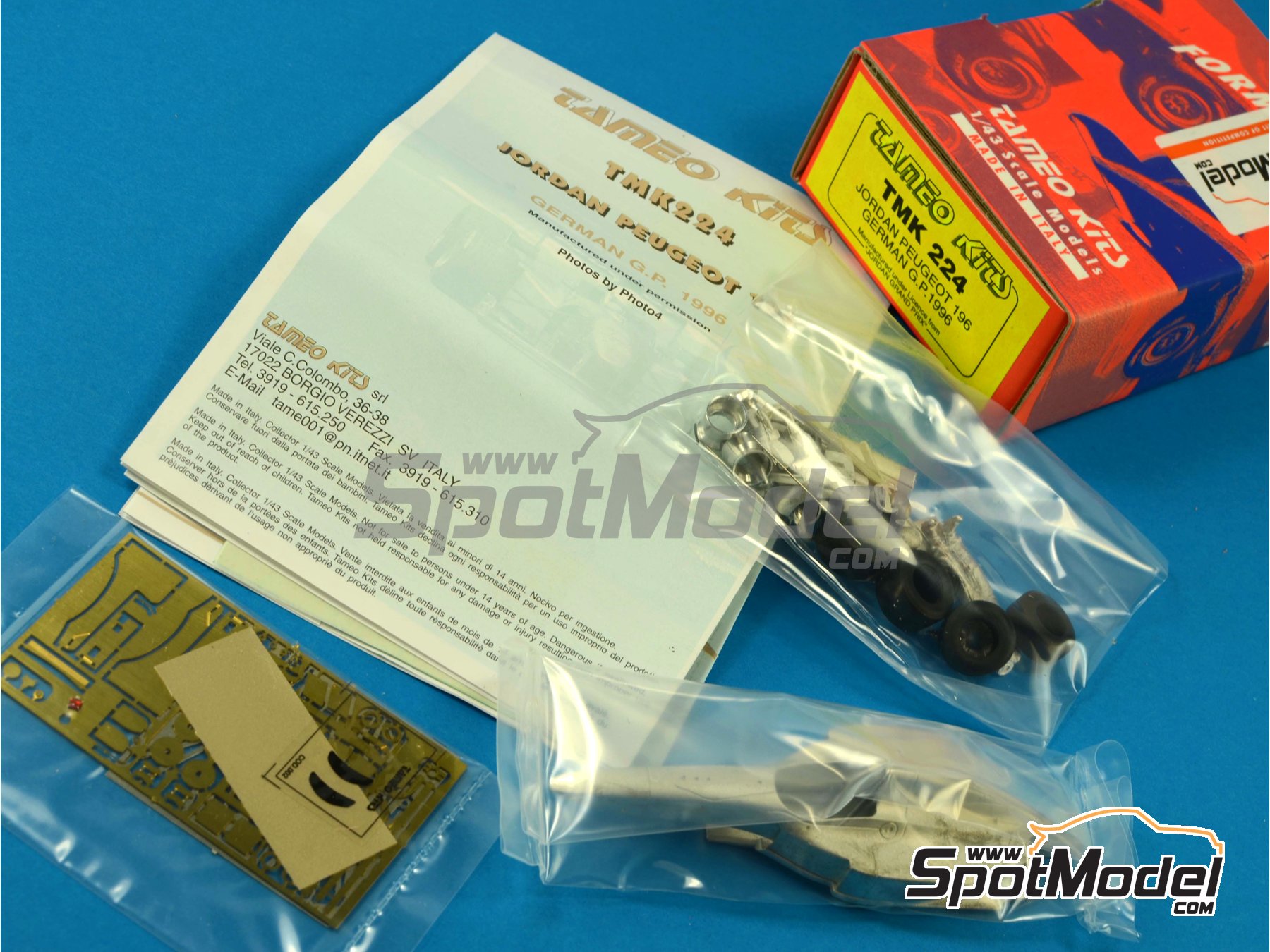 Image 1: Jordan Peugeot 196 Equipo Jordan Grand Prix patrocinado por Benson and Hedges - Gran Premio de Fórmula 1 de Alemania 1996 | Maqueta de coche en escala 1/43 fabricado por Tameo Kits (ref. TMK224)