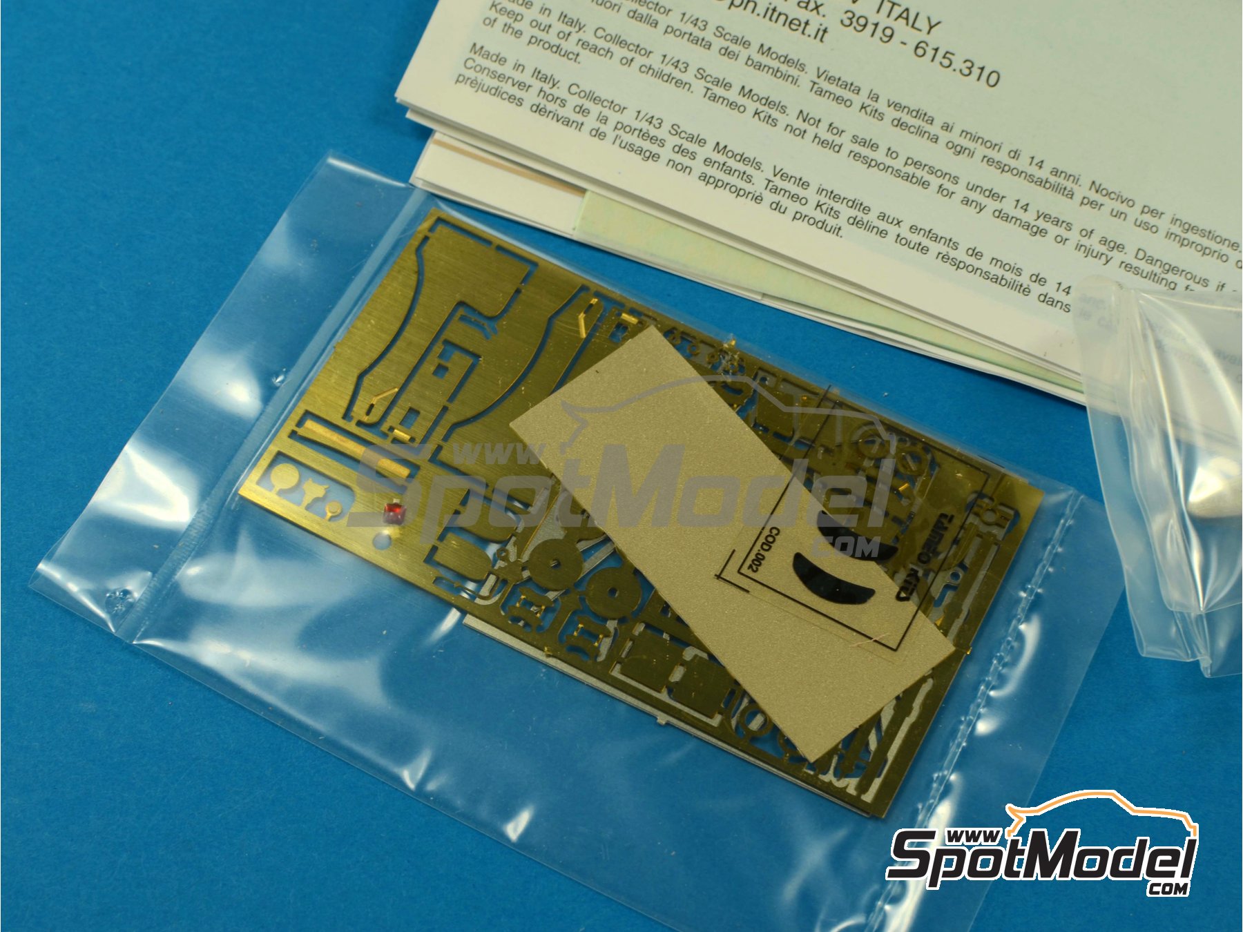 Image 3: Jordan Peugeot 196 Equipo Jordan Grand Prix patrocinado por Benson and Hedges - Gran Premio de Fórmula 1 de Alemania 1996 | Maqueta de coche en escala 1/43 fabricado por Tameo Kits (ref. TMK224)