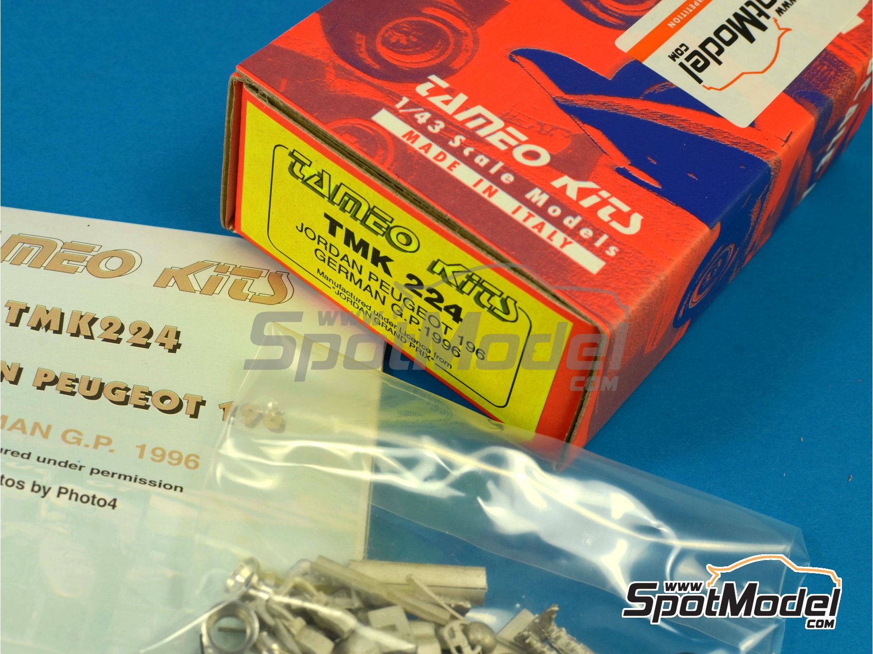 Image 6: Jordan Peugeot 196 Equipo Jordan Grand Prix patrocinado por Benson and Hedges - Gran Premio de Fórmula 1 de Alemania 1996 | Maqueta de coche en escala 1/43 fabricado por Tameo Kits (ref. TMK224)