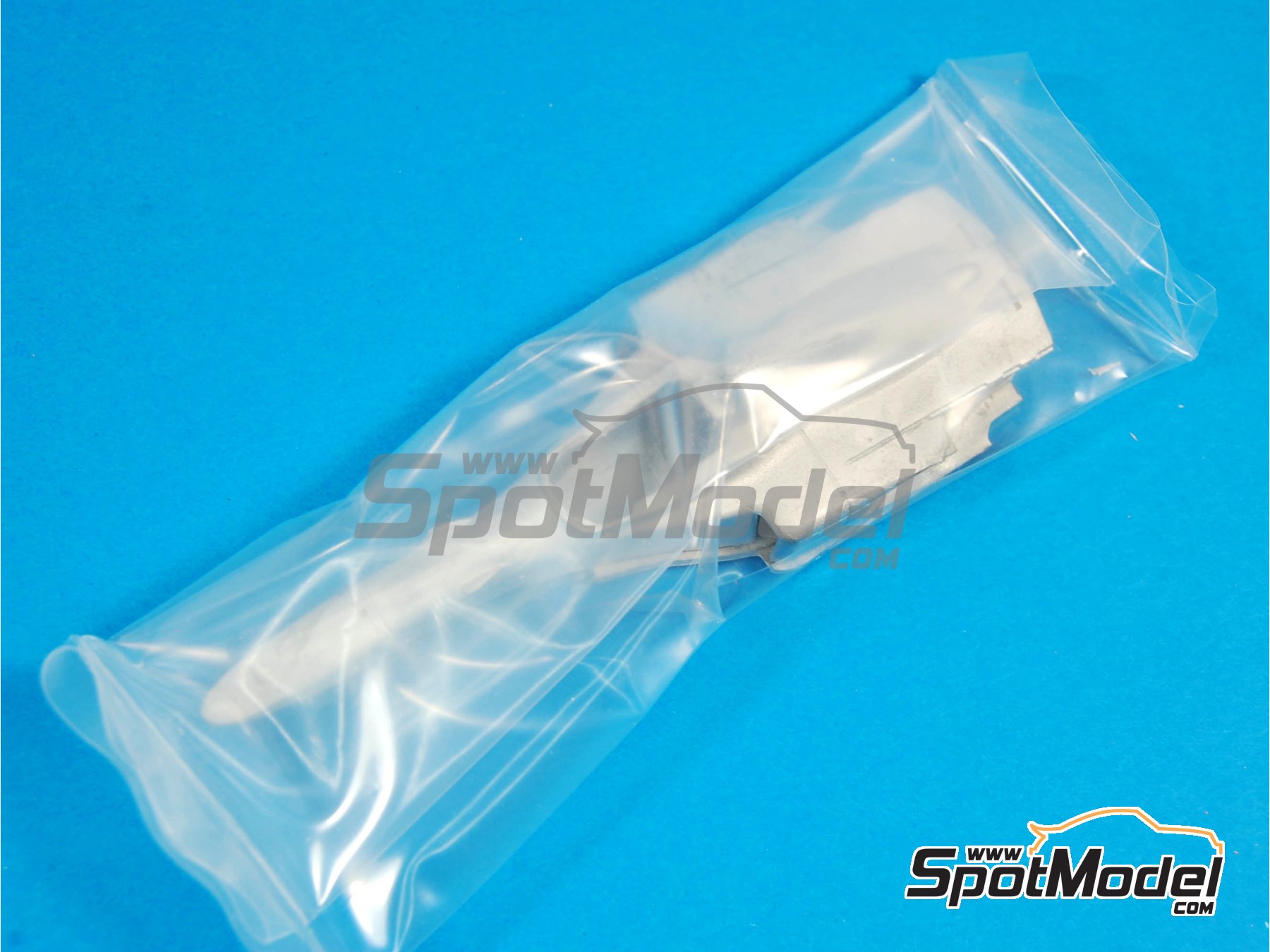 Image 5: Benetton Renault B197 Benetton Formula Ltd Team sponsored by Korean Air - Monaco Formula 1 Grand Prix 1997 | Car scale model kit in 1/43 scale manufactured by Tameo Kits (ref.&nbsp;TMK242)