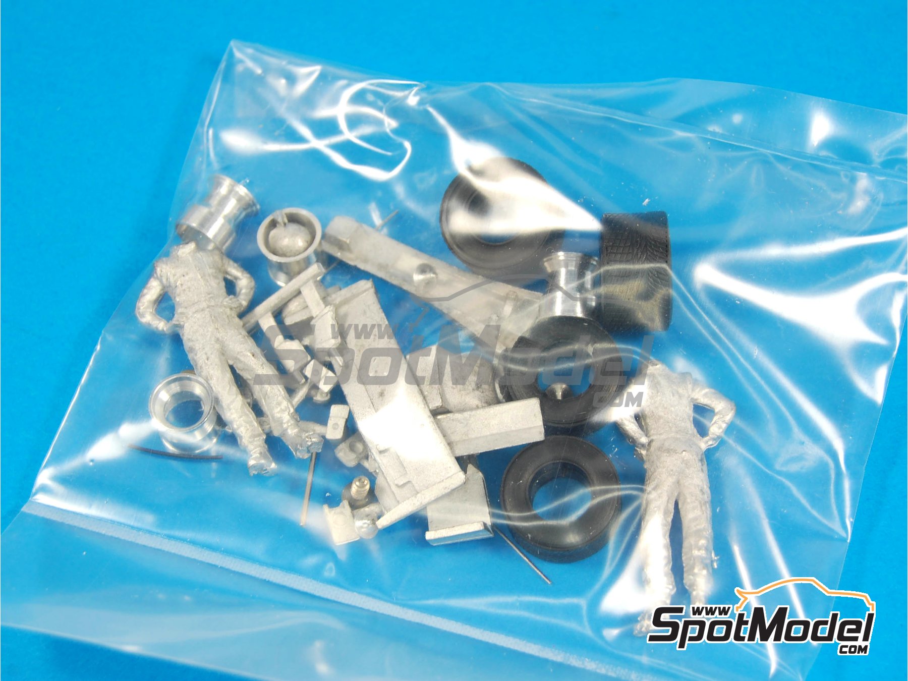 Image 7: Benetton Renault B197 Benetton Formula Ltd Team sponsored by Korean Air - Monaco Formula 1 Grand Prix 1997 | Car scale model kit in 1/43 scale manufactured by Tameo Kits (ref.&nbsp;TMK242)