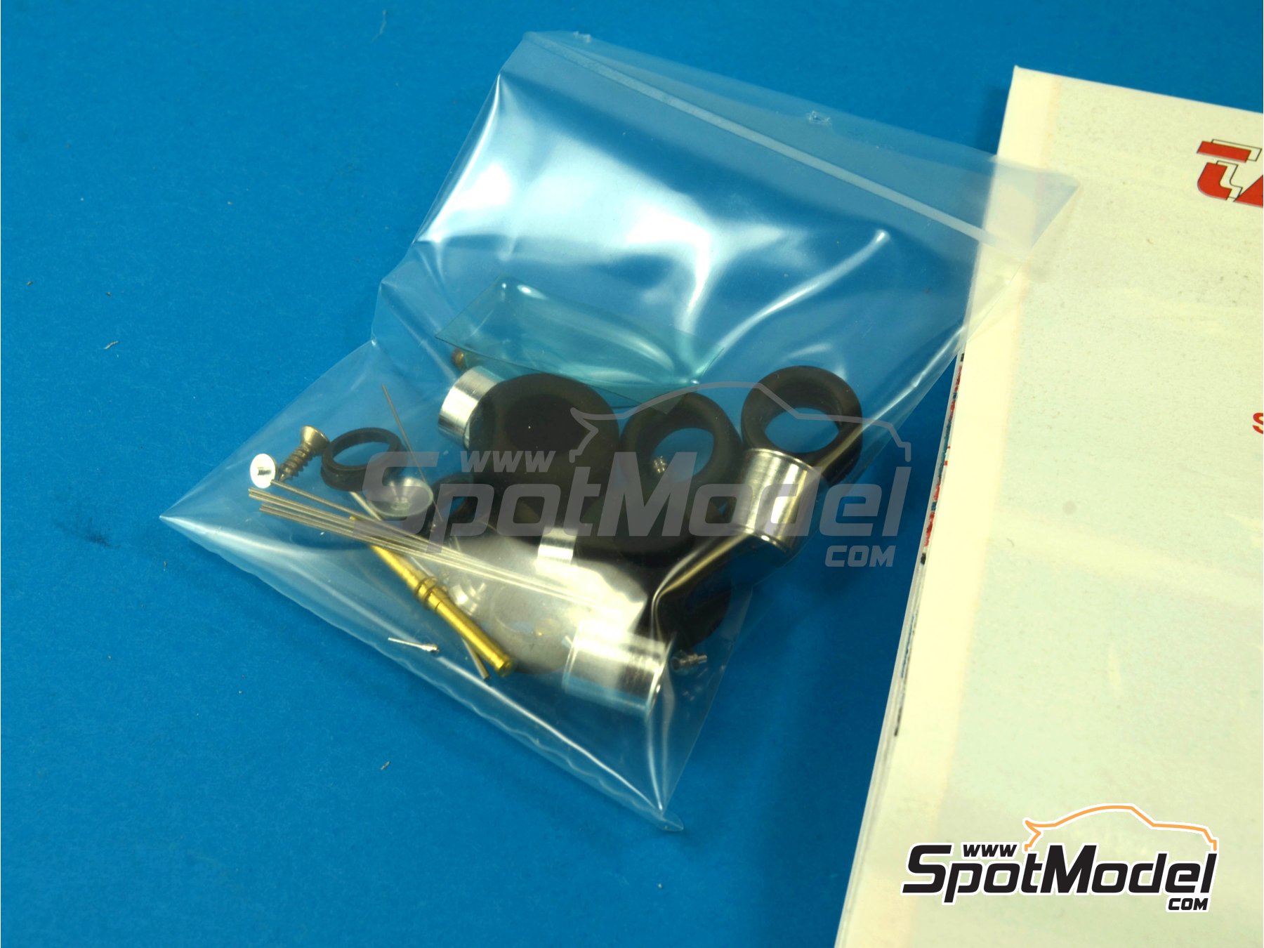 Image 6: Brabham Alfa Romeo BT46 Equipo Brabham Racing Organisation patrocinado por Parmalat - Gran Premio de F&oacute;rmula 1 de Sud&aacute;frica 1978 | Maqueta de coche en escala&nbsp;1/43 fabricado por Tameo Kits (ref.&nbsp;TMK249)