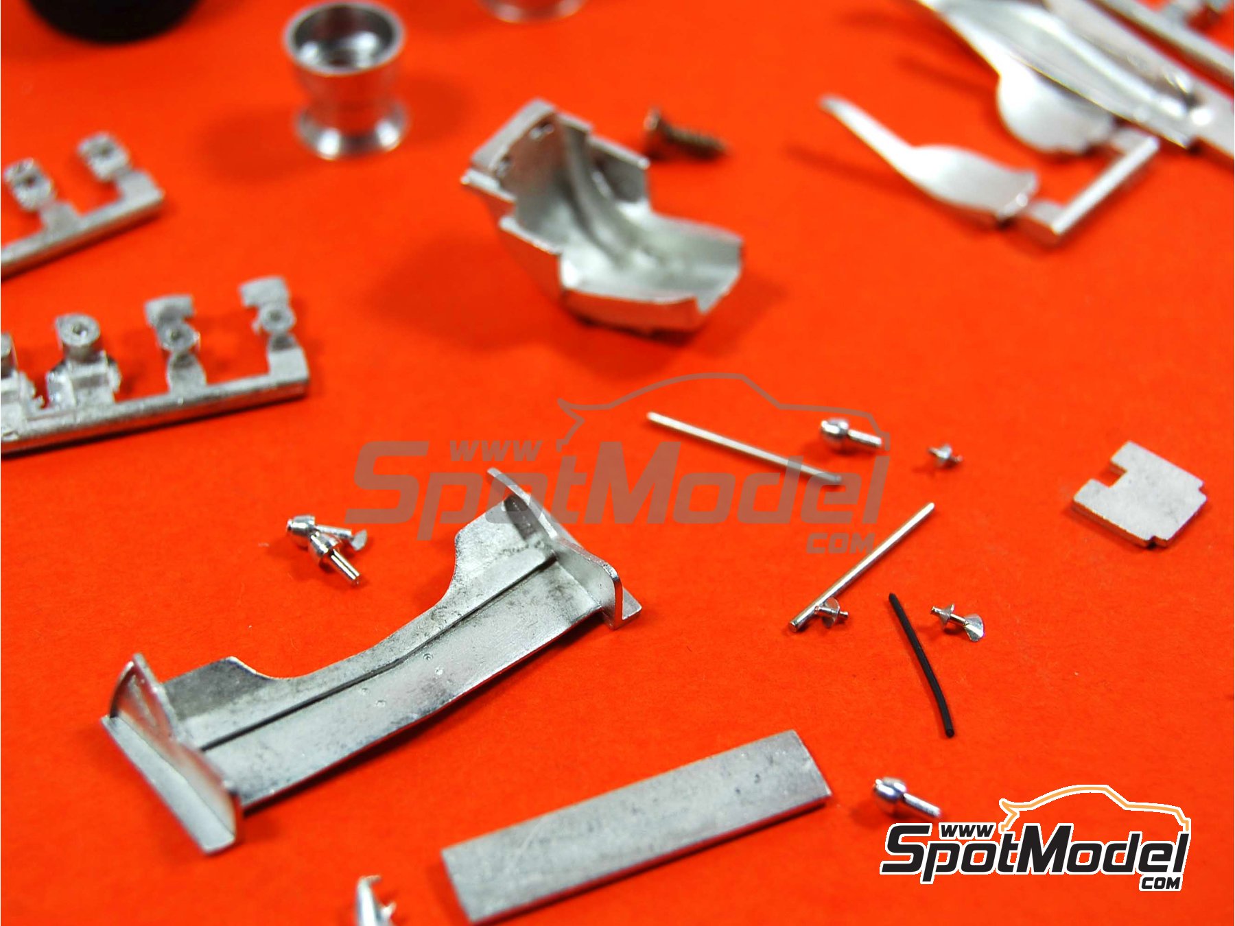 Image 8: Ferrari F399 Equipo Scuderia Ferrari patrocinado por Marlboro - Gran Premio de Formula 1 de M&oacute;naco 1999 | Maqueta de coche en escala&nbsp;1/43 fabricado por Tameo Kits (ref.&nbsp;TMK273)