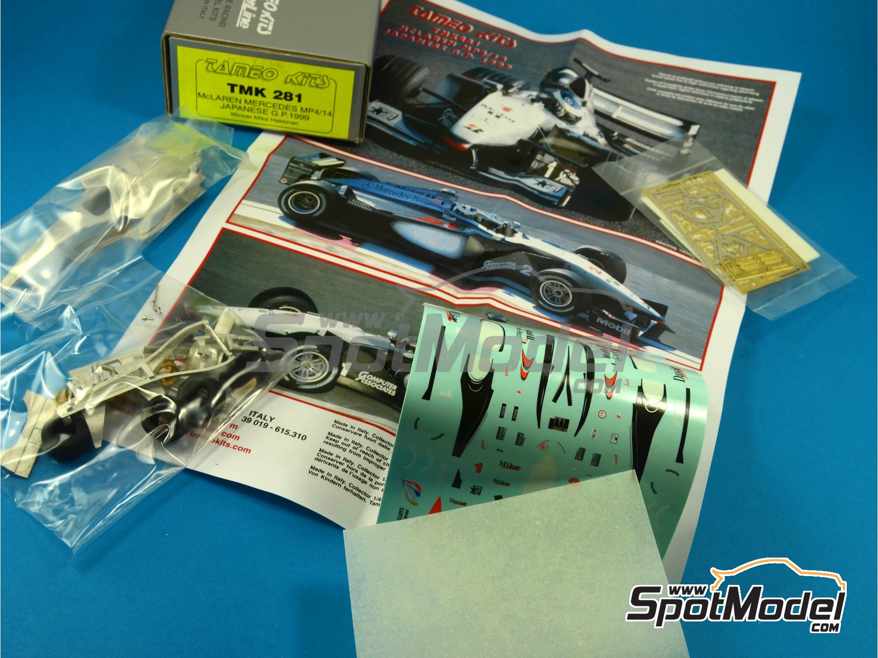 Image 1: McLaren Mercedes MP4/14 Equipo McLaren Racing Limited patrocinado por West - Gran Premio de Fórmula 1 de Japón 1999 | Maqueta de coche en escala 1/43 fabricado por Tameo Kits (ref. TMK281)