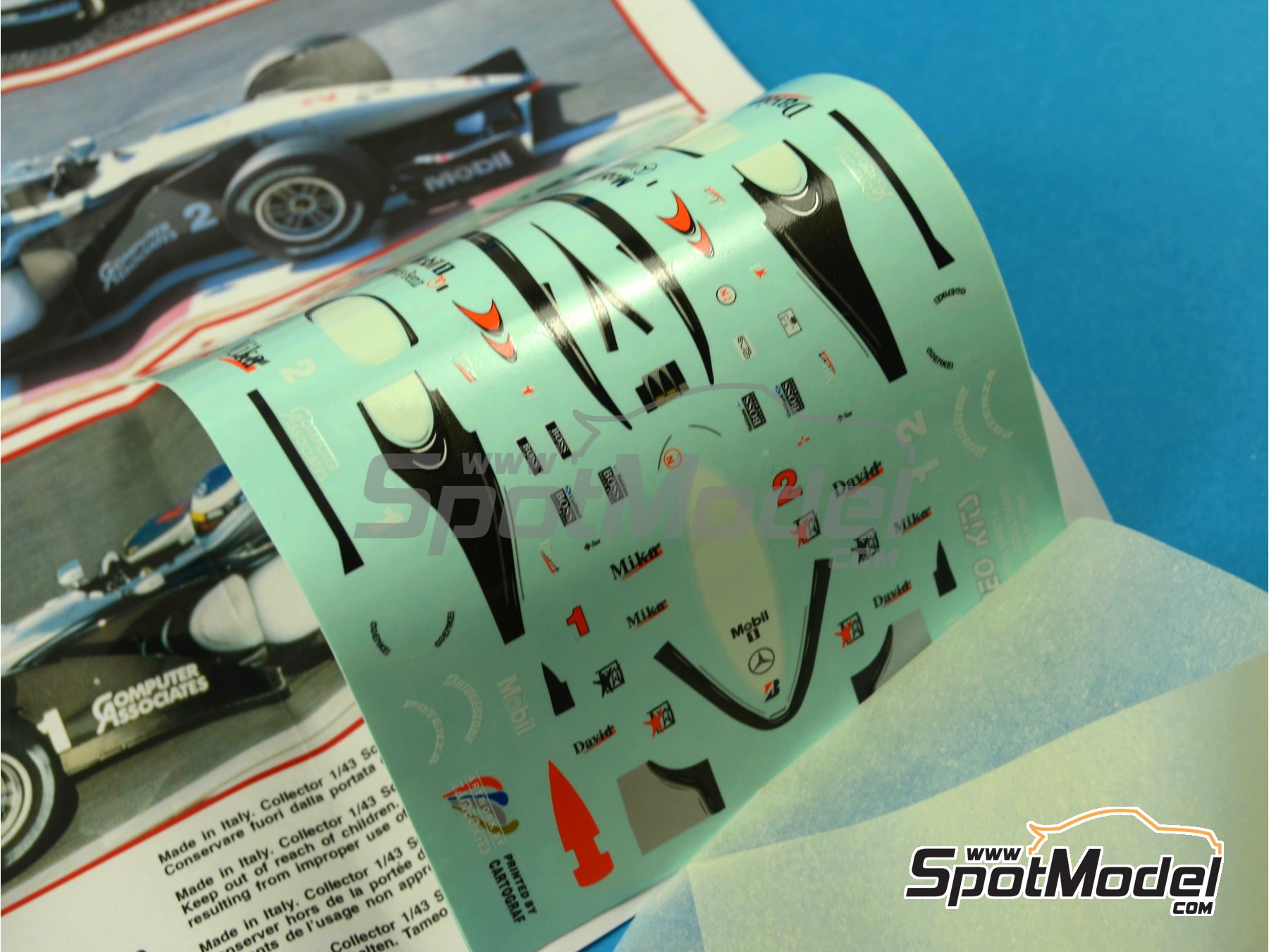 Image 2: McLaren Mercedes MP4/14 Equipo McLaren Racing Limited patrocinado por West - Gran Premio de Fórmula 1 de Japón 1999 | Maqueta de coche en escala 1/43 fabricado por Tameo Kits (ref. TMK281)