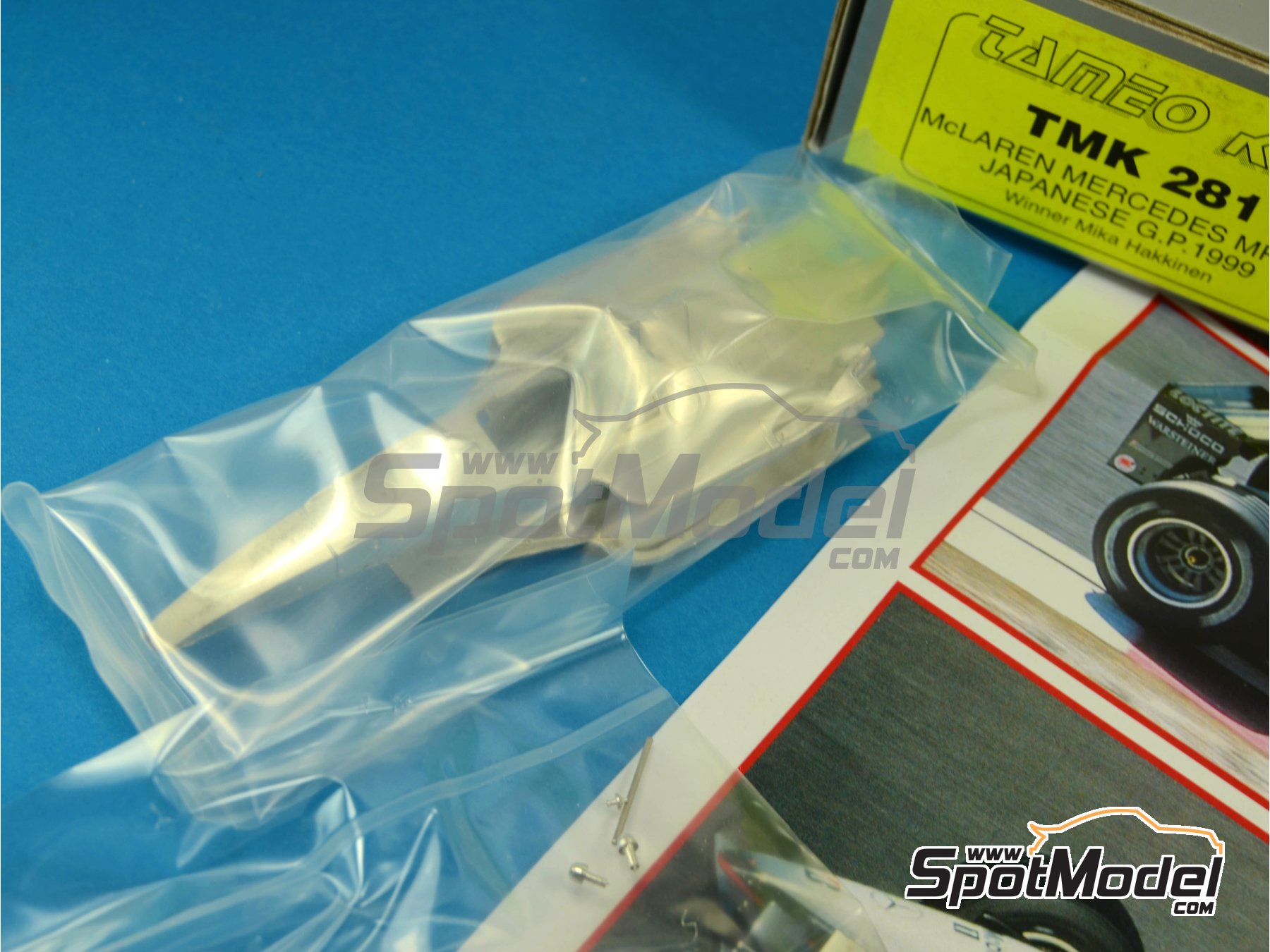 Image 4: McLaren Mercedes MP4/14 Equipo McLaren Racing Limited patrocinado por West - Gran Premio de Fórmula 1 de Japón 1999 | Maqueta de coche en escala 1/43 fabricado por Tameo Kits (ref. TMK281)