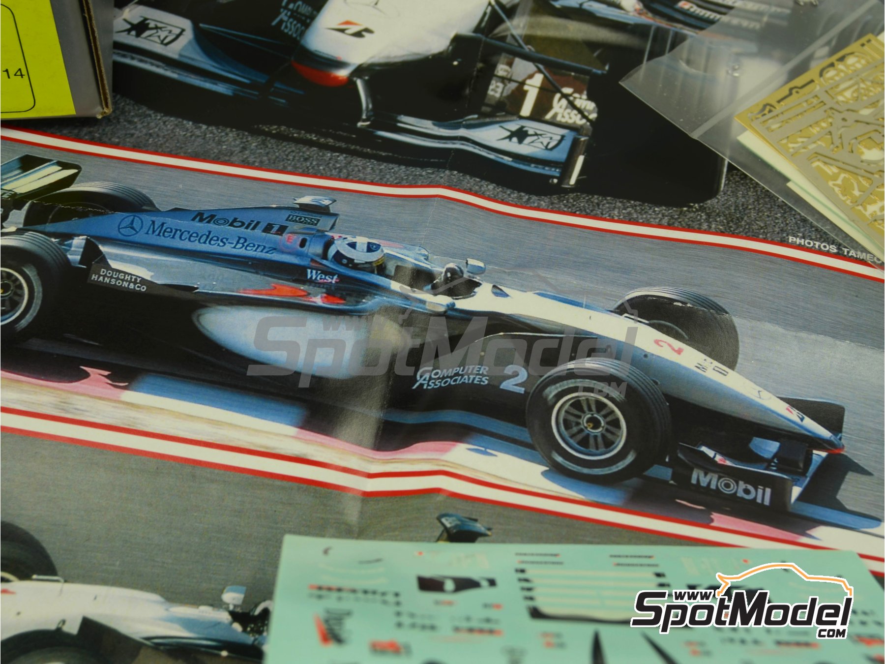 Image 5: McLaren Mercedes MP4/14 Equipo McLaren Racing Limited patrocinado por West - Gran Premio de Fórmula 1 de Japón 1999 | Maqueta de coche en escala 1/43 fabricado por Tameo Kits (ref. TMK281)