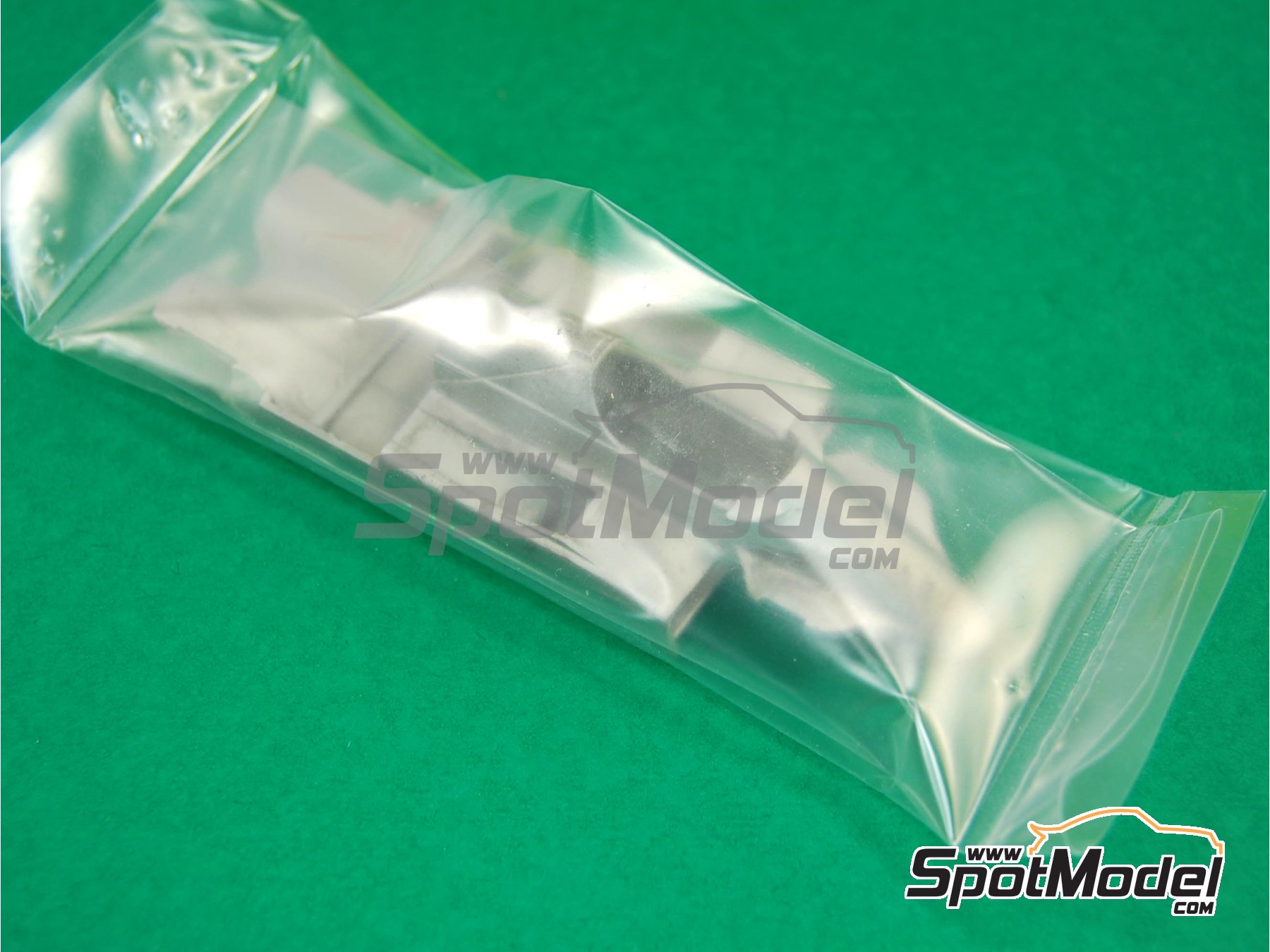 Image 6: Lotus Ford 91 Lotus Team sponsored by John Player Special - Canadian Formula 1 Grand Prix, Monaco Formula 1 Grand Prix 1982 | Car scale model kit in 1/43 scale manufactured by Tameo Kits (ref.&nbsp;TMK287)