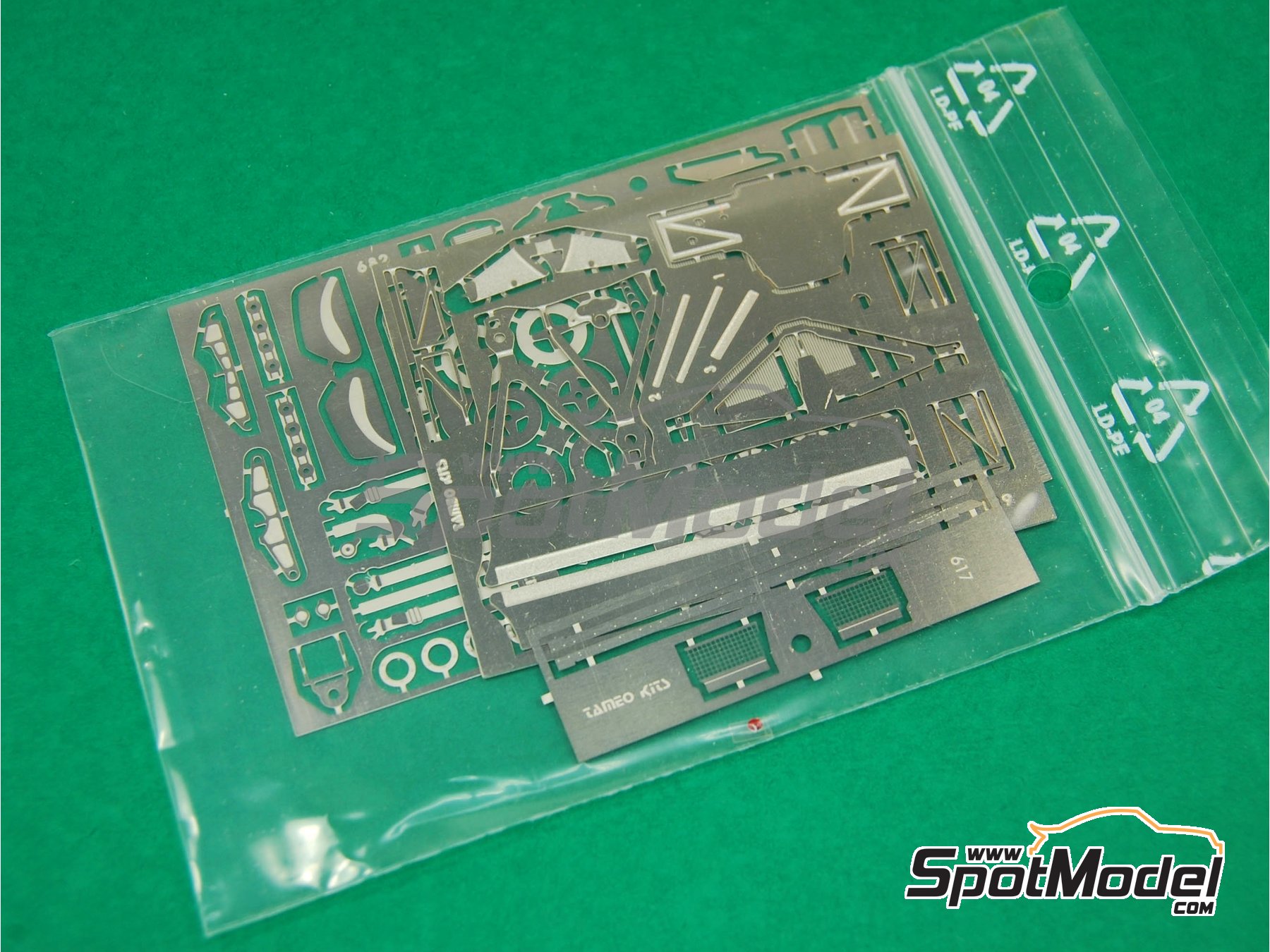 Image 7: Lotus Ford 91 Lotus Team sponsored by John Player Special - Canadian Formula 1 Grand Prix, Monaco Formula 1 Grand Prix 1982 | Car scale model kit in 1/43 scale manufactured by Tameo Kits (ref.&nbsp;TMK287)