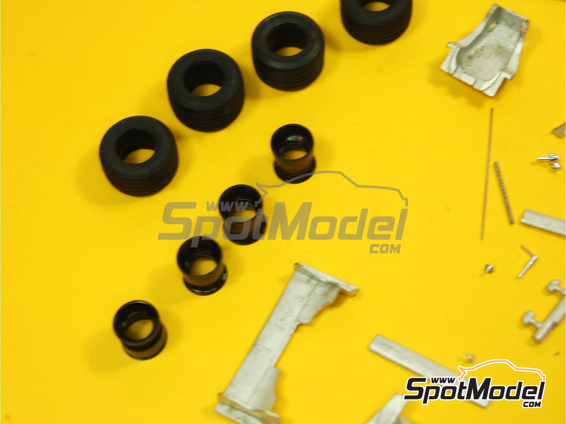 Image 5: Minardi Fondmetal M02 Equipo Minardi F1 patrocinado por Telefonica - Gran Premio de F&oacute;rmula 1 de Italia 2000 | Maqueta de coche en escala&nbsp;1/43 fabricado por Tameo Kits (ref.&nbsp;TMK292)