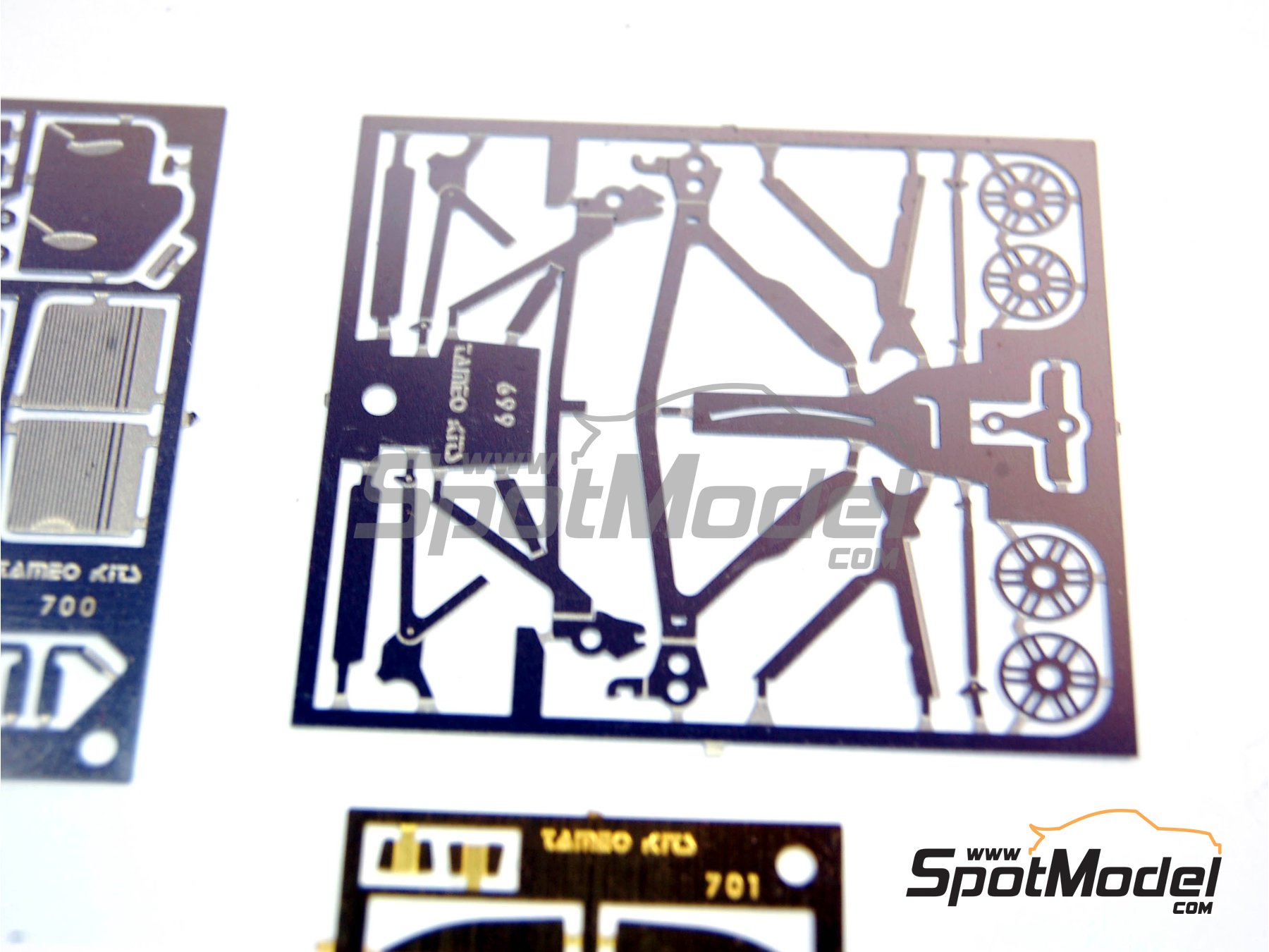 Image 9: Minardi Fondmetal M02 Equipo Minardi F1 patrocinado por Telefonica - Gran Premio de F&oacute;rmula 1 de Italia 2000 | Maqueta de coche en escala&nbsp;1/43 fabricado por Tameo Kits (ref.&nbsp;TMK292)