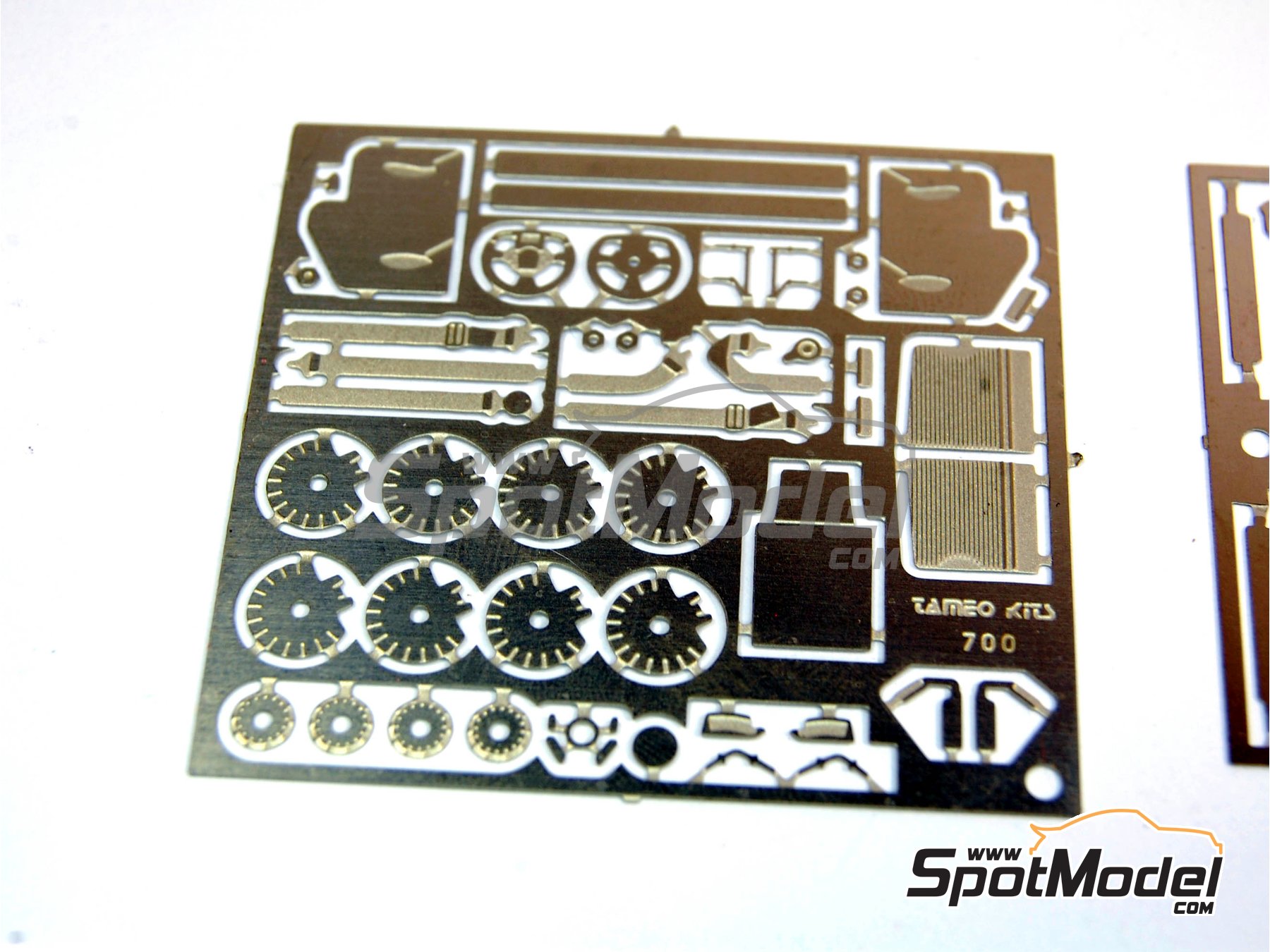 Image 10: Minardi Fondmetal M02 Equipo Minardi F1 patrocinado por Telefonica - Gran Premio de F&oacute;rmula 1 de Italia 2000 | Maqueta de coche en escala&nbsp;1/43 fabricado por Tameo Kits (ref.&nbsp;TMK292)