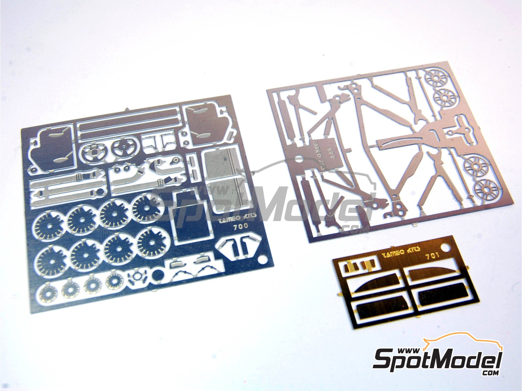 Image 11: Minardi Fondmetal M02 Equipo Minardi F1 patrocinado por Telefonica - Gran Premio de F&oacute;rmula 1 de Italia 2000 | Maqueta de coche en escala&nbsp;1/43 fabricado por Tameo Kits (ref.&nbsp;TMK292)