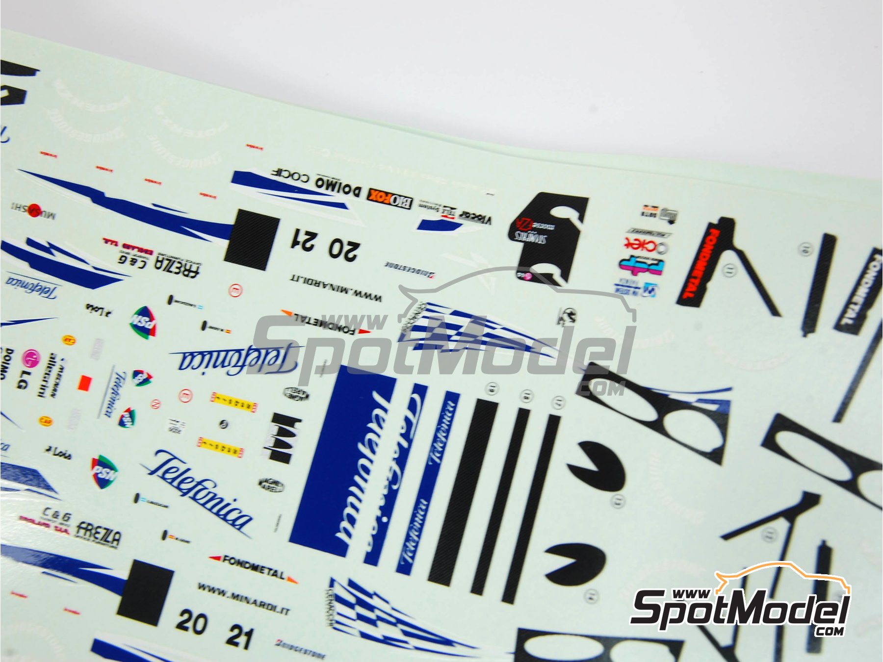 Image 13: Minardi Fondmetal M02 Equipo Minardi F1 patrocinado por Telefonica - Gran Premio de F&oacute;rmula 1 de Italia 2000 | Maqueta de coche en escala&nbsp;1/43 fabricado por Tameo Kits (ref.&nbsp;TMK292)