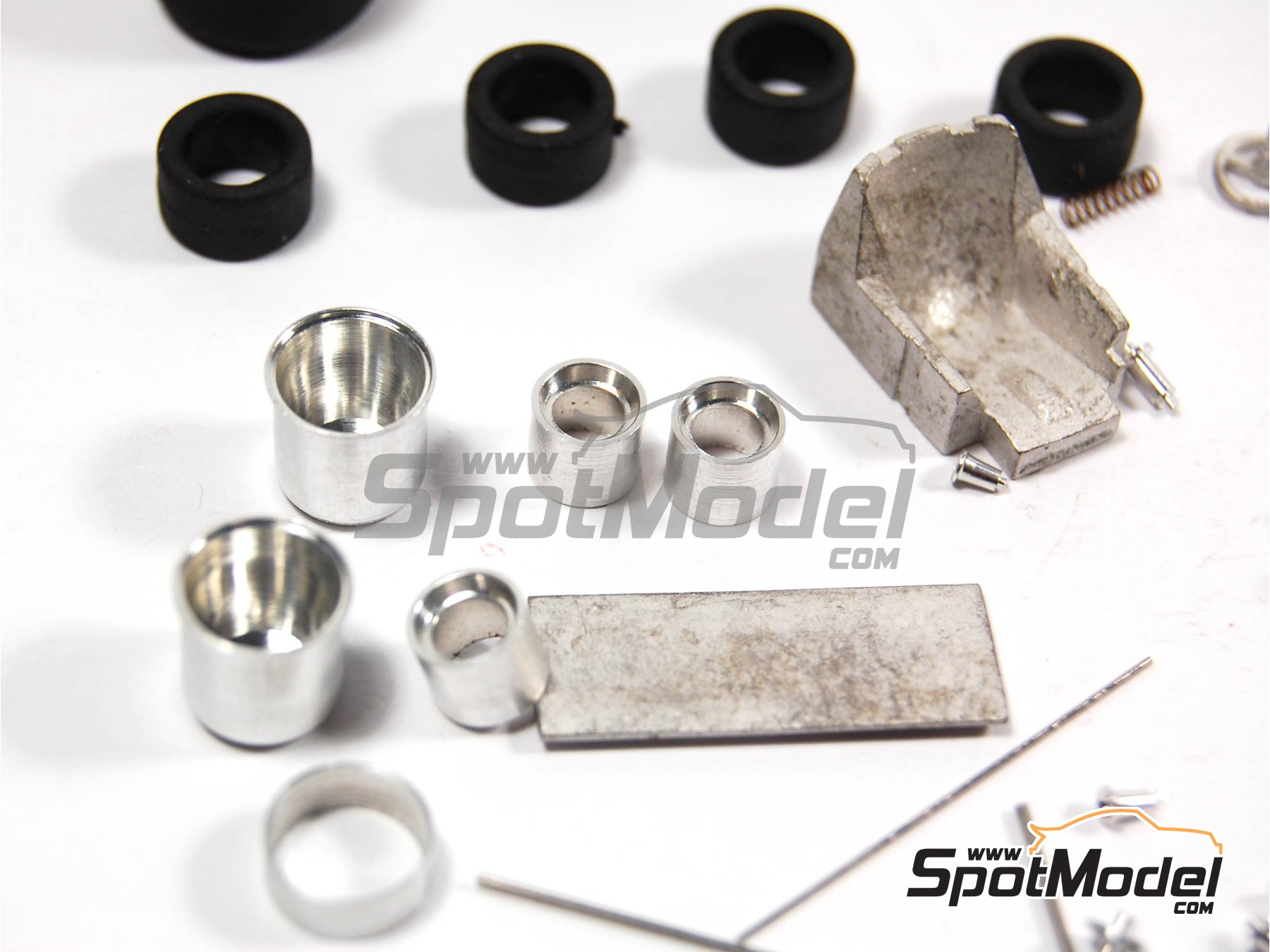 Image 8: Tyrrell Ford P34 Six Wheels seis ruedas Equipo Tyrrell Racing patrocinado por ELF - Gran Premio de Formula 1 de Holanda 1976 | Maqueta de coche en escala&nbsp;1/43 fabricado por Tameo Kits (ref.&nbsp;TMK299)