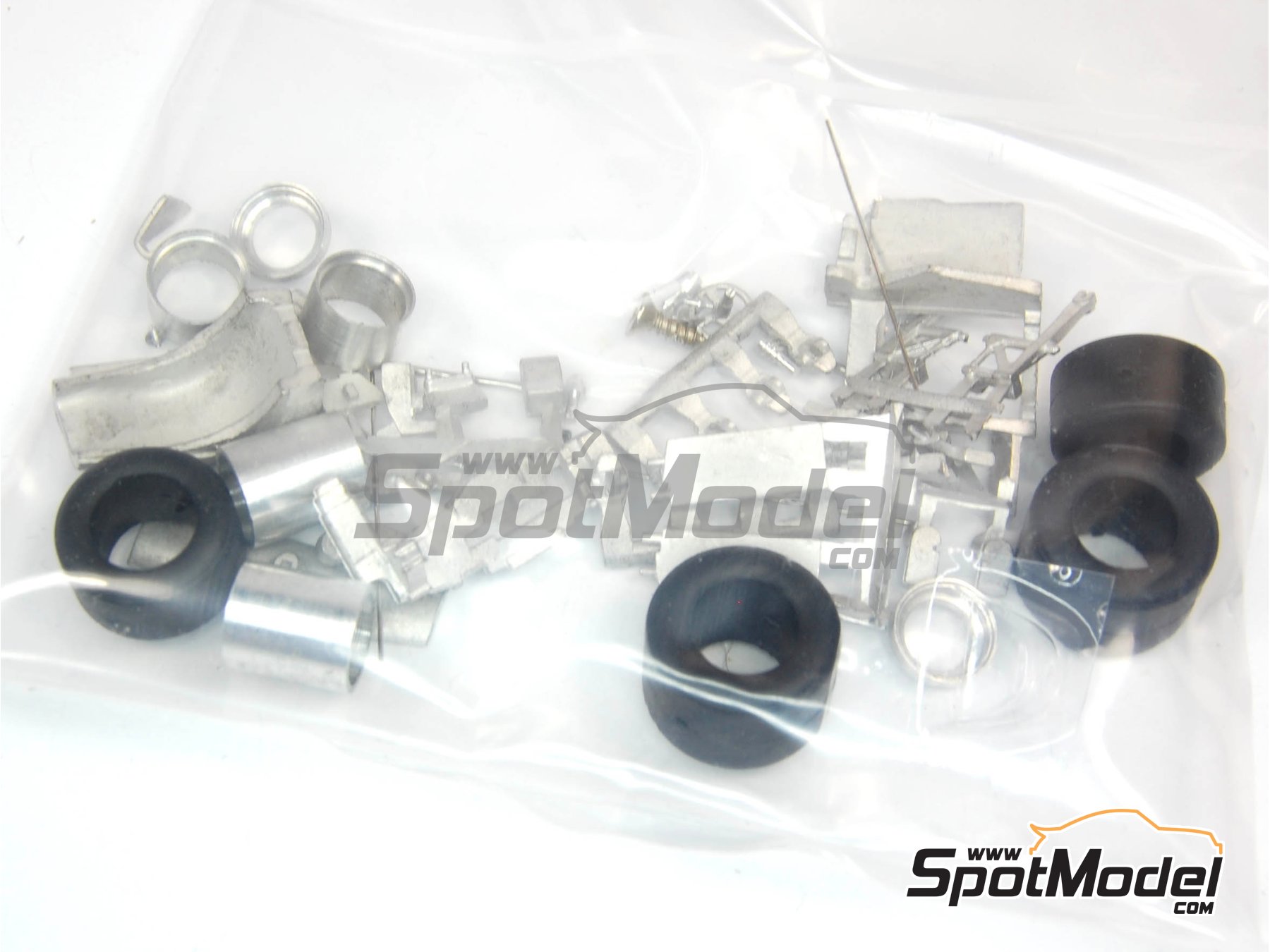 Image 10: Williams Ford FW08 Equipo Williams Grand Prix Engineering patrocinado por TAG Saudia - Gran Premio de Formula 1 de Suecia 1982 | Maqueta de coche en escala&nbsp;1/43 fabricado por Tameo Kits (ref.&nbsp;TMK302)