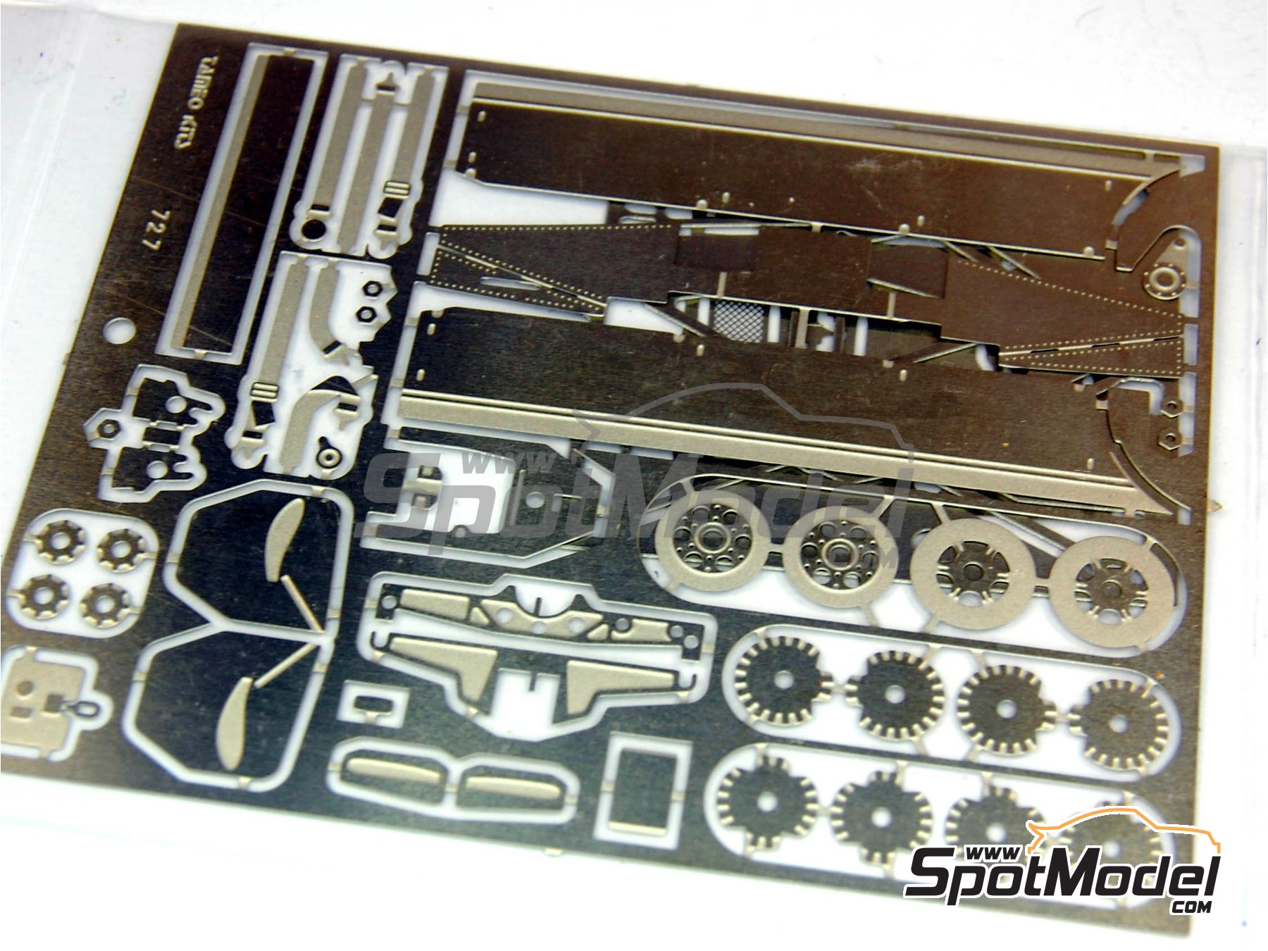 Image 11: Williams Ford FW08 Equipo Williams Grand Prix Engineering patrocinado por TAG Saudia - Gran Premio de Formula 1 de Suecia 1982 | Maqueta de coche en escala&nbsp;1/43 fabricado por Tameo Kits (ref.&nbsp;TMK302)