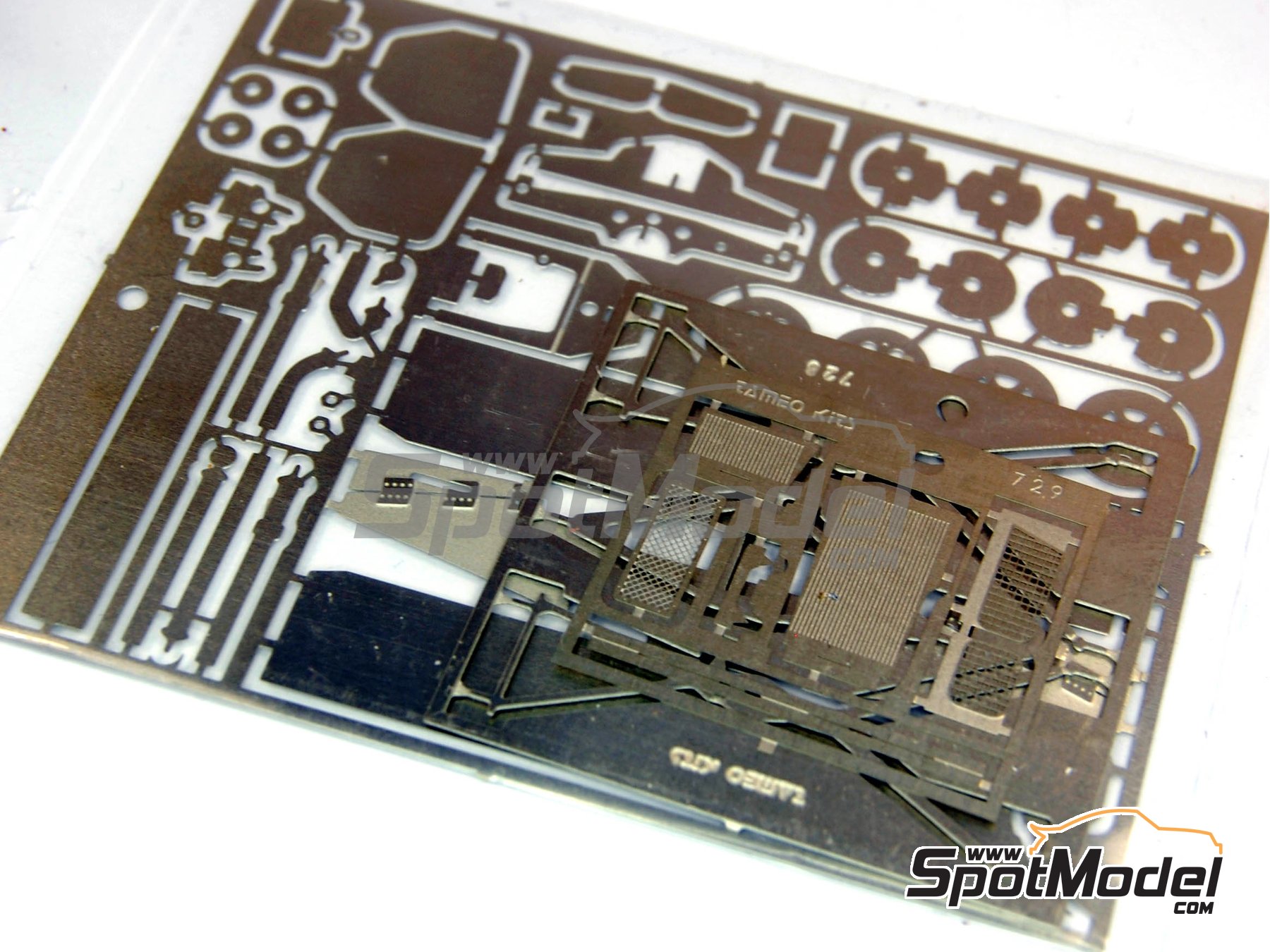 Image 12: Williams Ford FW08 Equipo Williams Grand Prix Engineering patrocinado por TAG Saudia - Gran Premio de Formula 1 de Suecia 1982 | Maqueta de coche en escala&nbsp;1/43 fabricado por Tameo Kits (ref.&nbsp;TMK302)