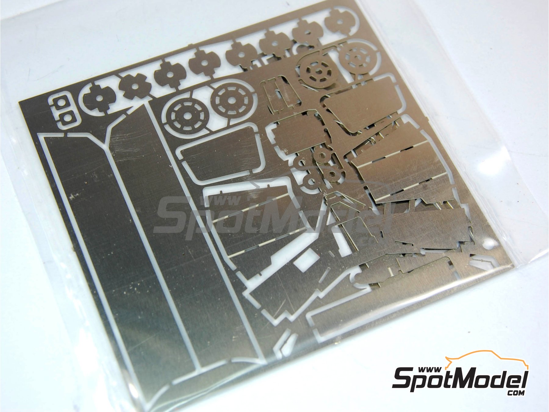 Image 11: Renault Turbo RE30B Equipo Renault F1 patrocinado por ELF - Gran Premio de F&oacute;rmula 1 de Italia 1982 | Maqueta de coche en escala&nbsp;1/43 fabricado por Tameo Kits (ref.&nbsp;TMK306)