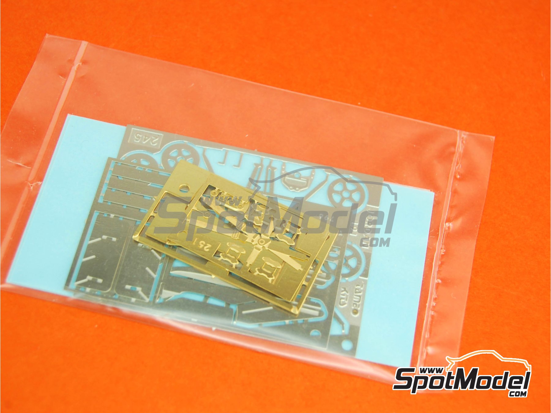 Image 3: Jordan Ford J191 Equipo Jordan Grand Prix patrocinado por Fujifilm 7UP - Gran Premio de F&oacute;rmula 1 de Belgica 1991 | Maqueta de coche en escala&nbsp;1/43 fabricado por Tameo Kits (ref.&nbsp;TMK322)