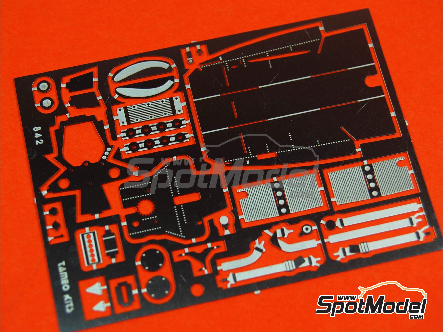 Image 11: Lotus Ford 77 Equipo Lotus patrocinado por John Player Special - Gran Premio de F&oacute;rmula 1 de Jap&oacute;n 1976 | Maqueta de coche en escala&nbsp;1/43 fabricado por Tameo Kits (ref.&nbsp;TMK340)