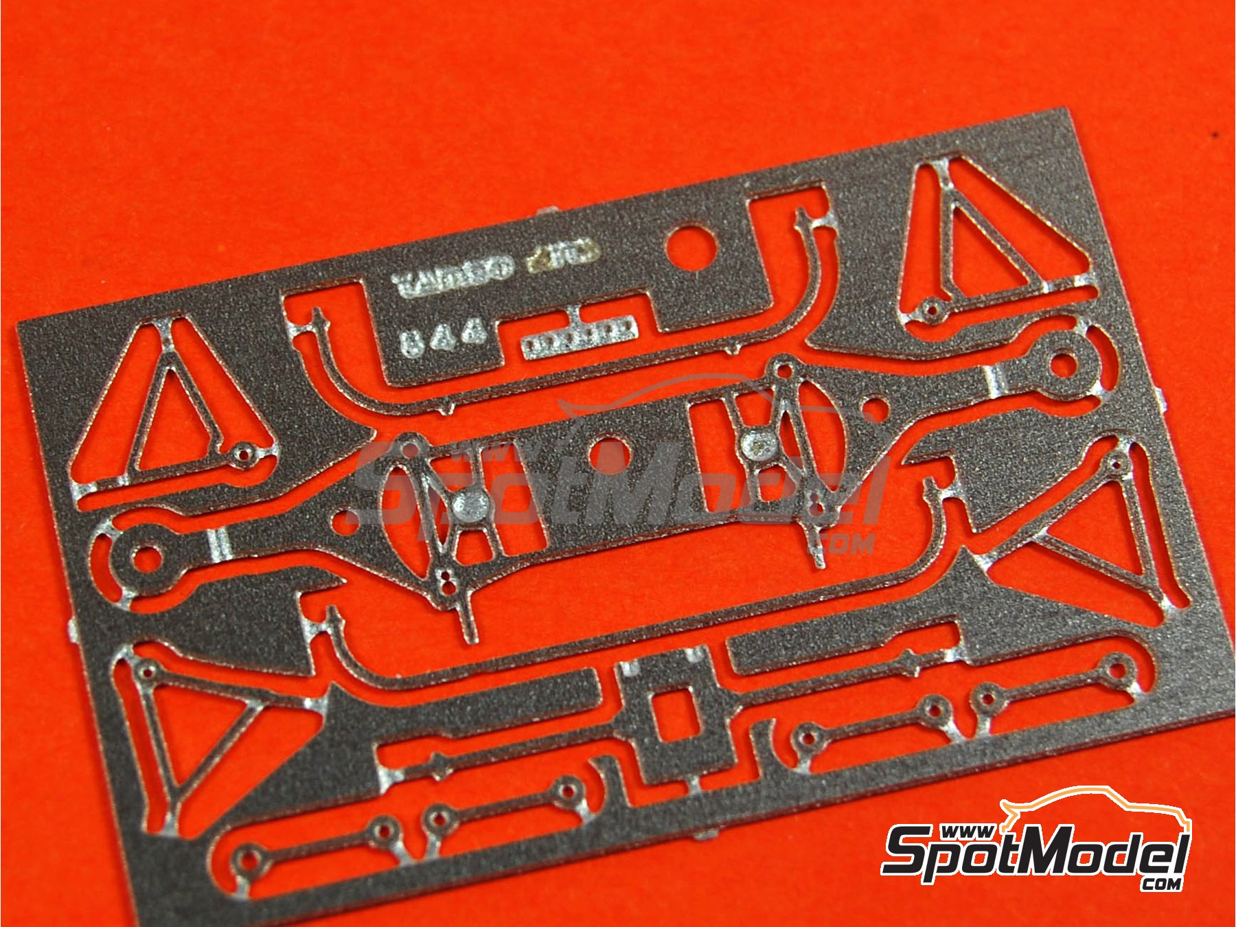 Image 13: Lotus Ford 77 Equipo Lotus patrocinado por John Player Special - Gran Premio de F&oacute;rmula 1 de Jap&oacute;n 1976 | Maqueta de coche en escala&nbsp;1/43 fabricado por Tameo Kits (ref.&nbsp;TMK340)