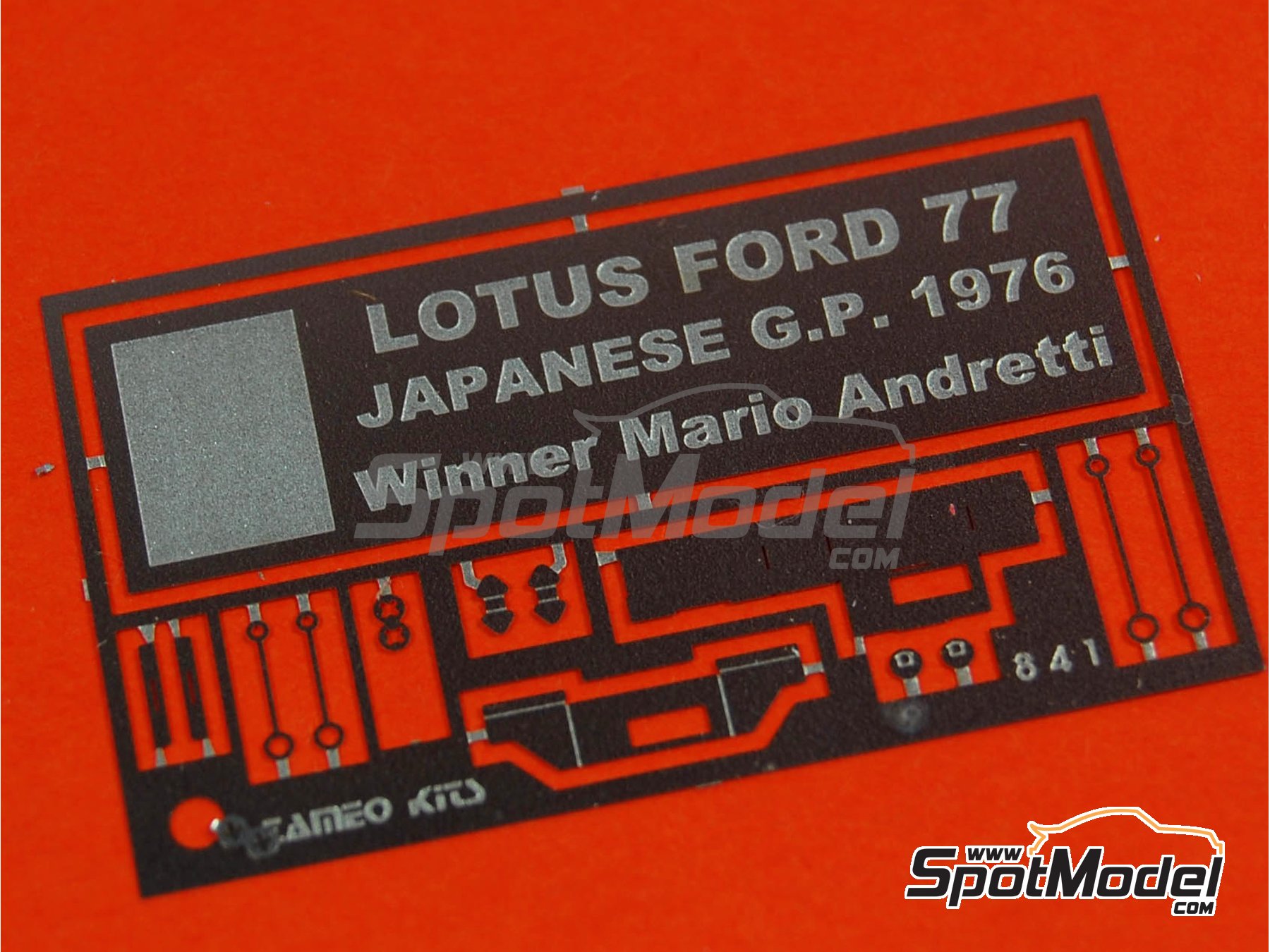 Image 14: Lotus Ford 77 Equipo Lotus patrocinado por John Player Special - Gran Premio de F&oacute;rmula 1 de Jap&oacute;n 1976 | Maqueta de coche en escala&nbsp;1/43 fabricado por Tameo Kits (ref.&nbsp;TMK340)