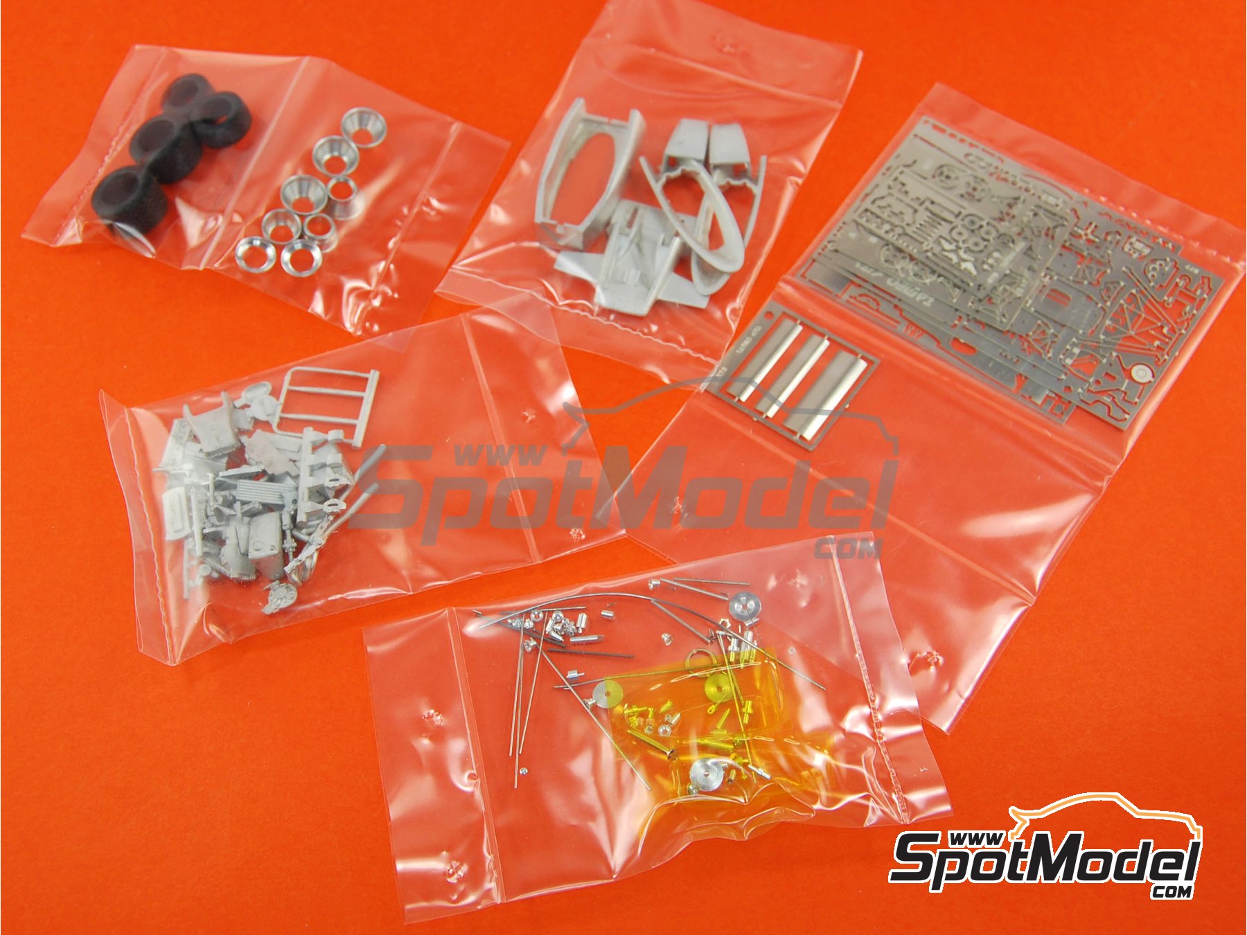 Image 1: Lotus Ford 72C Equipo Lotus patrocinado por Gold Leaf - Gran Premio de F&oacute;rmula 1 de los Estados Unidos de Am&eacute;rica 1970 | Maqueta de coche en escala&nbsp;1/43 fabricado por Tameo Kits (ref.&nbsp;TMK359)