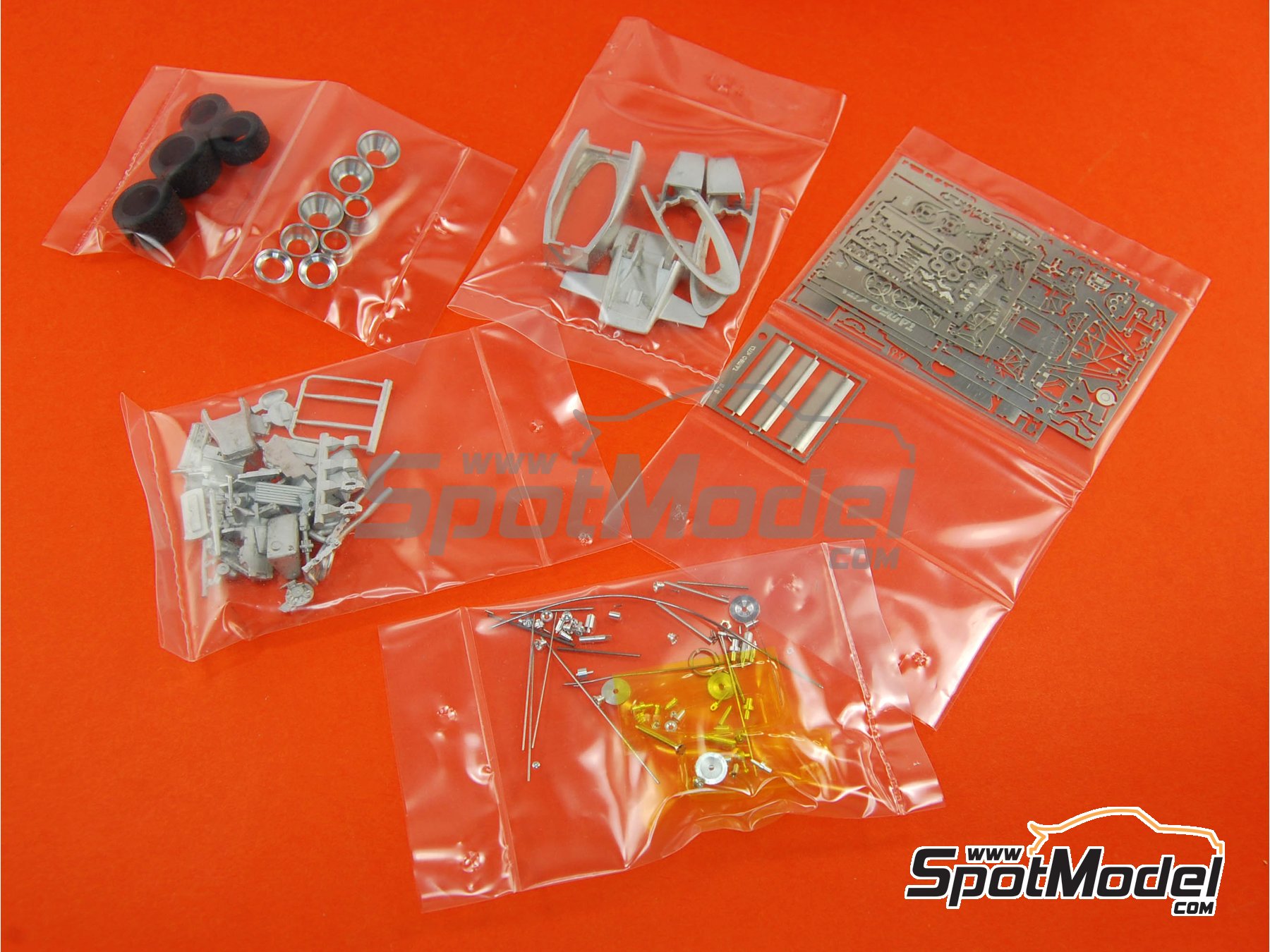 Image 8: Lotus Ford 72C Equipo Lotus patrocinado por Gold Leaf - Gran Premio de F&oacute;rmula 1 de los Estados Unidos de Am&eacute;rica 1970 | Maqueta de coche en escala&nbsp;1/43 fabricado por Tameo Kits (ref.&nbsp;TMK359)