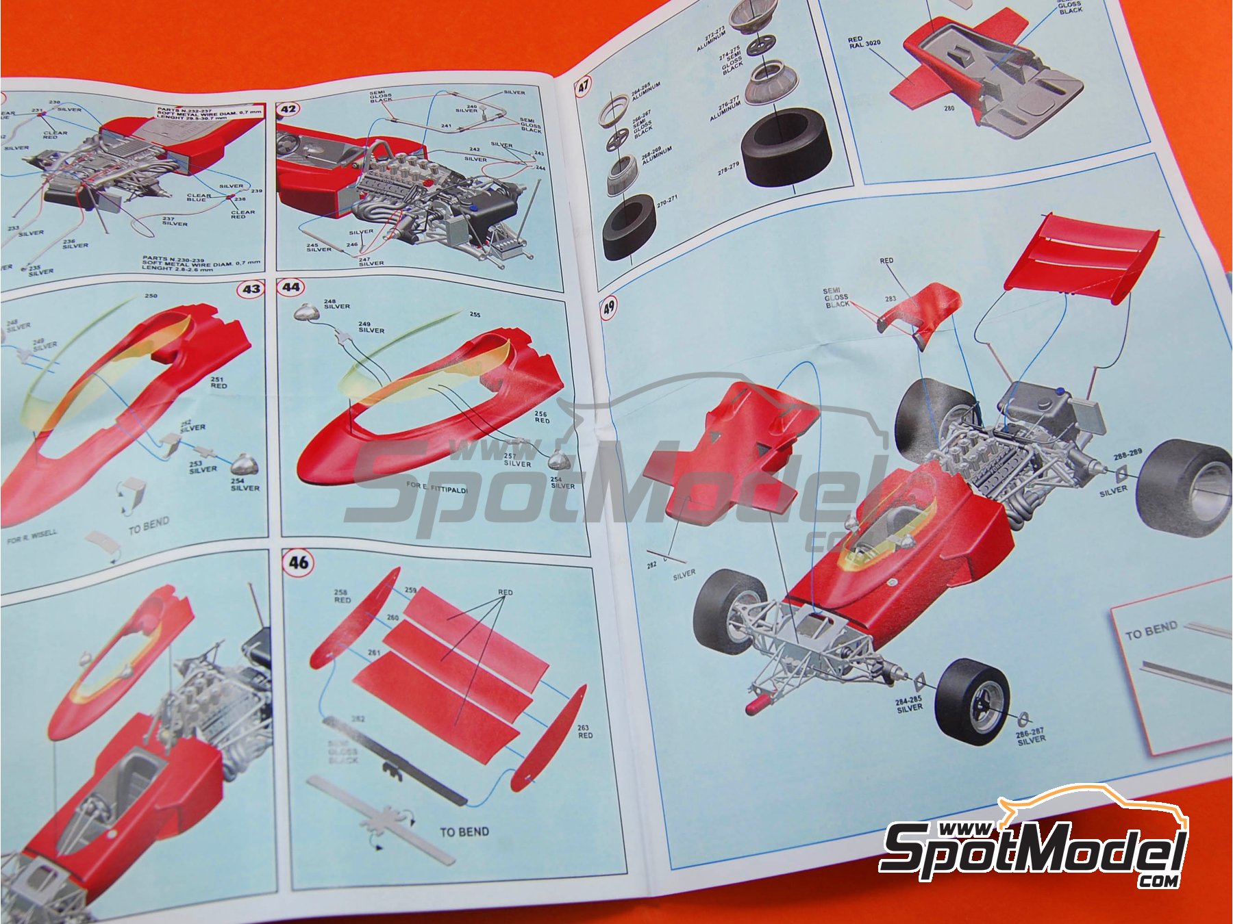 Image 12: Lotus Ford 72C Equipo Lotus patrocinado por Gold Leaf - Gran Premio de F&oacute;rmula 1 de los Estados Unidos de Am&eacute;rica 1970 | Maqueta de coche en escala&nbsp;1/43 fabricado por Tameo Kits (ref.&nbsp;TMK359)