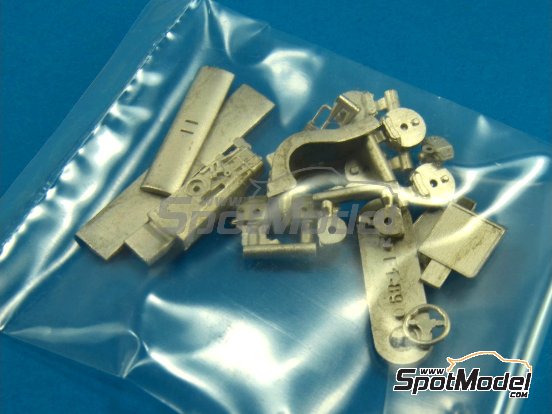 Image 2: Ferrari F1/89 640 Scuderia Ferrari Team sponsored by Marlboro - Hungarian Formula 1 Grand Prix 1989 | Car scale model kit in 1/43 scale manufactured by Tameo Kits (ref.&nbsp;TMK371)