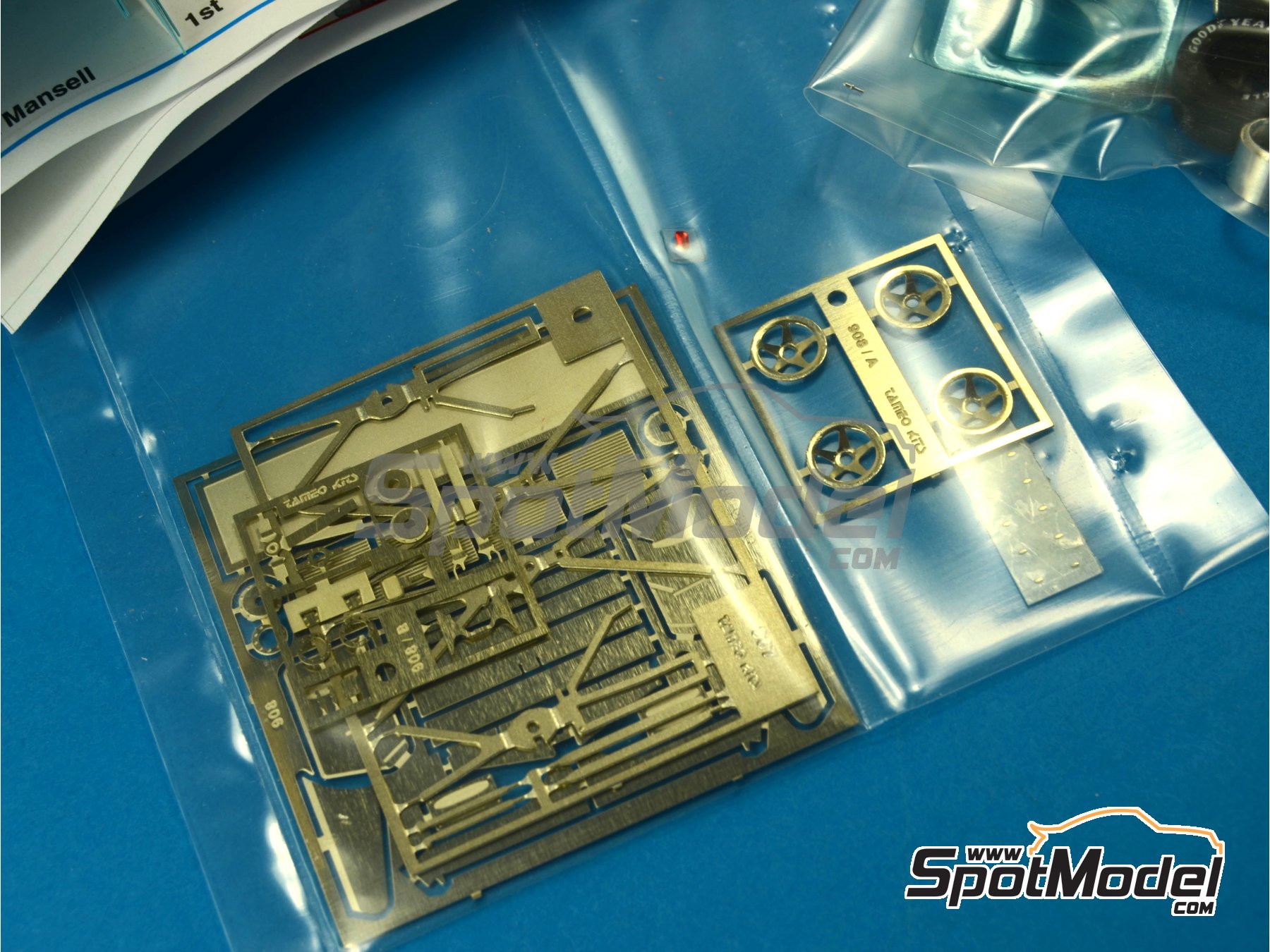 Image 5: Ferrari F1/89 640 Scuderia Ferrari Team sponsored by Marlboro - Hungarian Formula 1 Grand Prix 1989 | Car scale model kit in 1/43 scale manufactured by Tameo Kits (ref.&nbsp;TMK371)