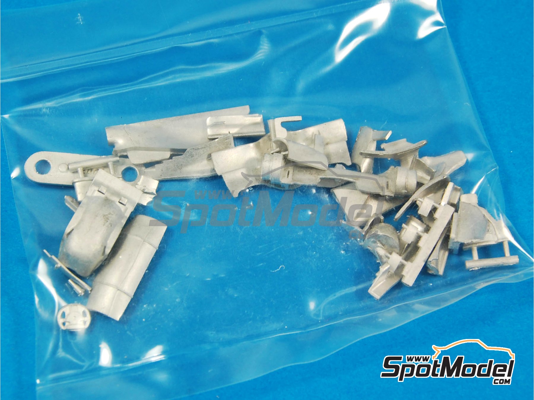 Image 6: Ferrari F2008 Equipo Scuderia Ferrari patrocinado por Shell - Gran Premio de F&oacute;rmula 1 de Europa 2008 | Maqueta de coche en escala&nbsp;1/43 fabricado por Tameo Kits (ref.&nbsp;TMK379)