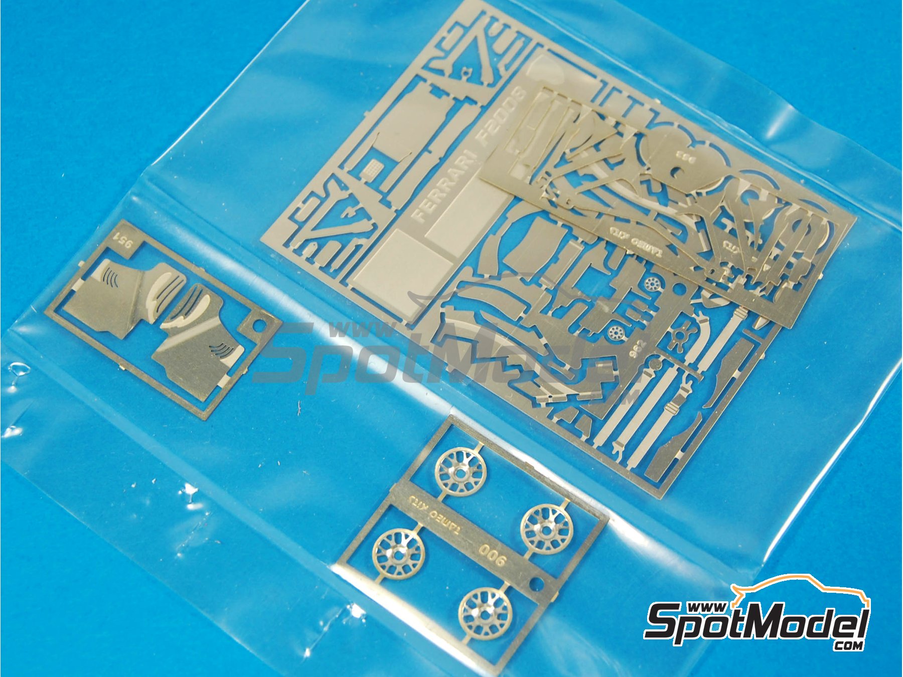 Image 10: Ferrari F2008 Equipo Scuderia Ferrari patrocinado por Shell - Gran Premio de F&oacute;rmula 1 de Europa 2008 | Maqueta de coche en escala&nbsp;1/43 fabricado por Tameo Kits (ref.&nbsp;TMK379)